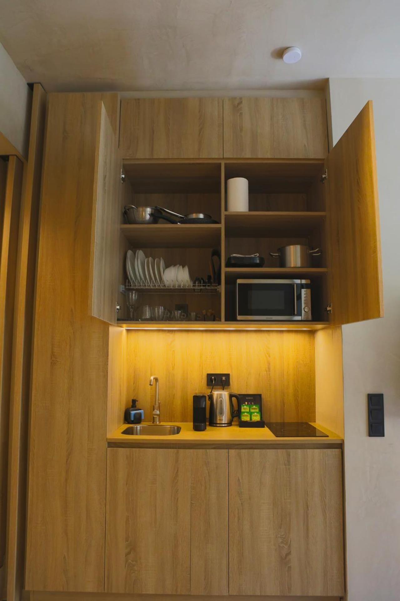 Deluxe Queen Suite