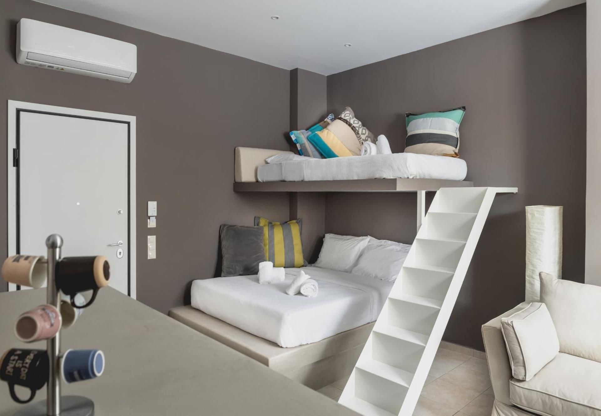 DELUXE APARTMENT