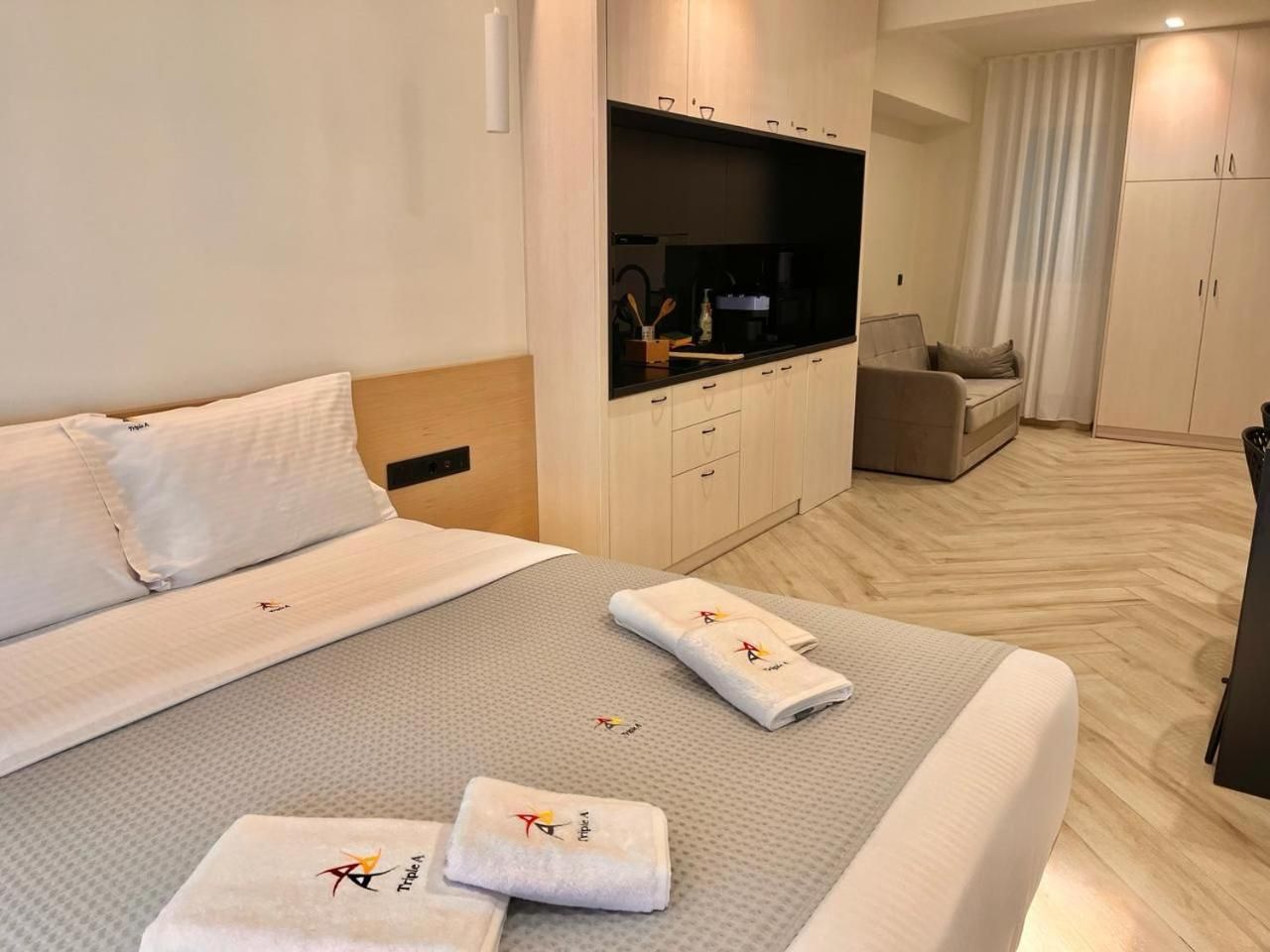 King Studio with Sofa Bed