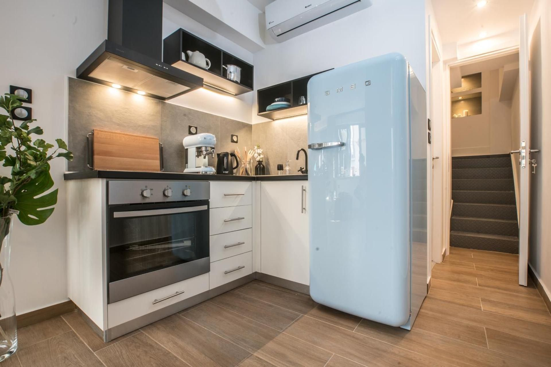 DELUXE APARTMENT