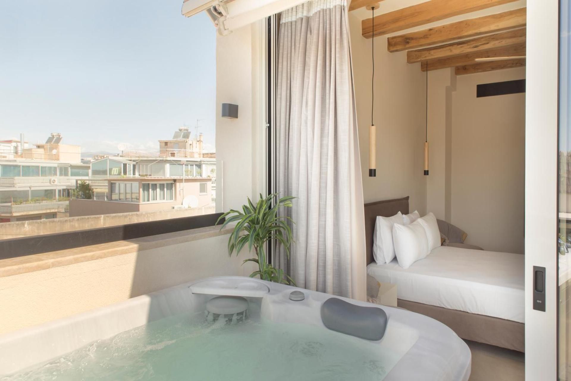 Deluxe Suite with Spa Bath