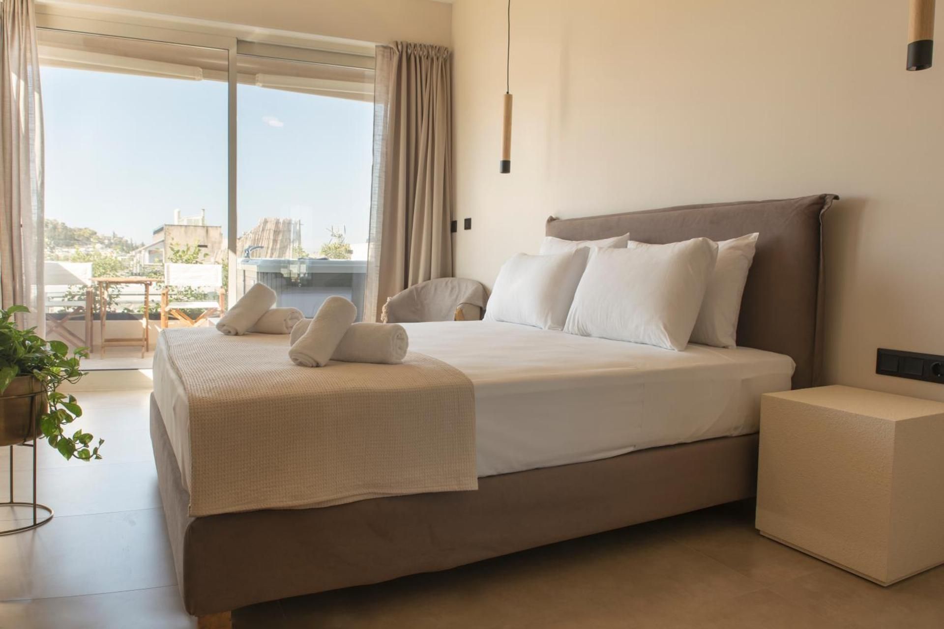 Deluxe Suite with Spa Bath