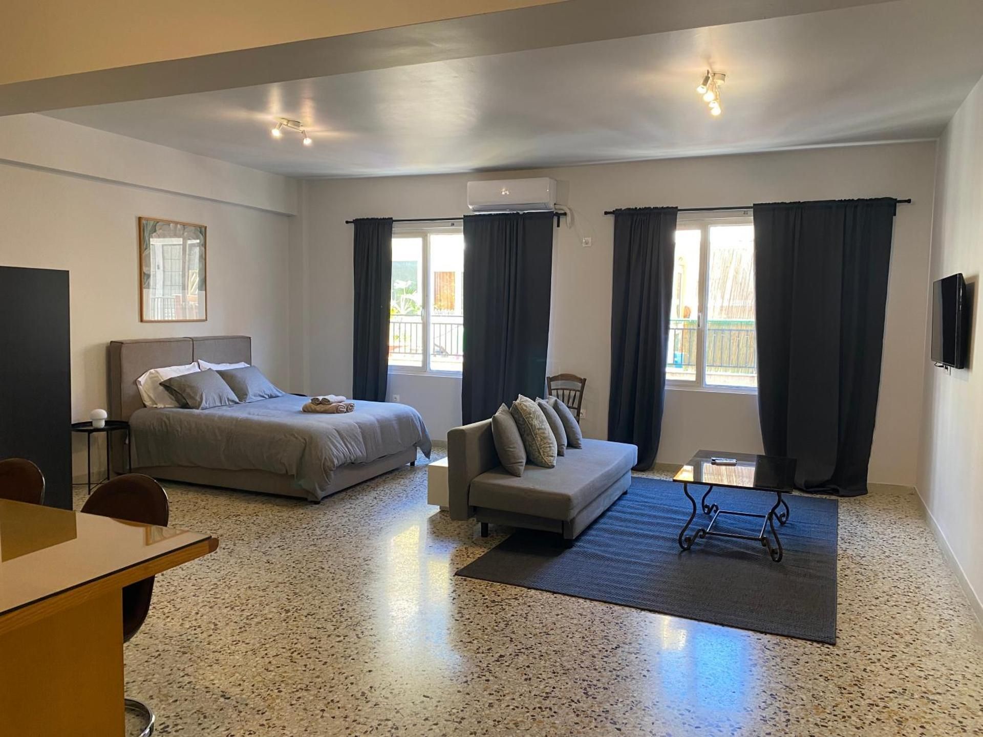 Studio Apartment
