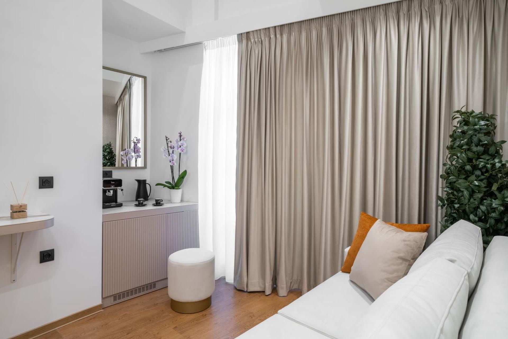 Aeolian Spirit Suites Deluxe Suite 2