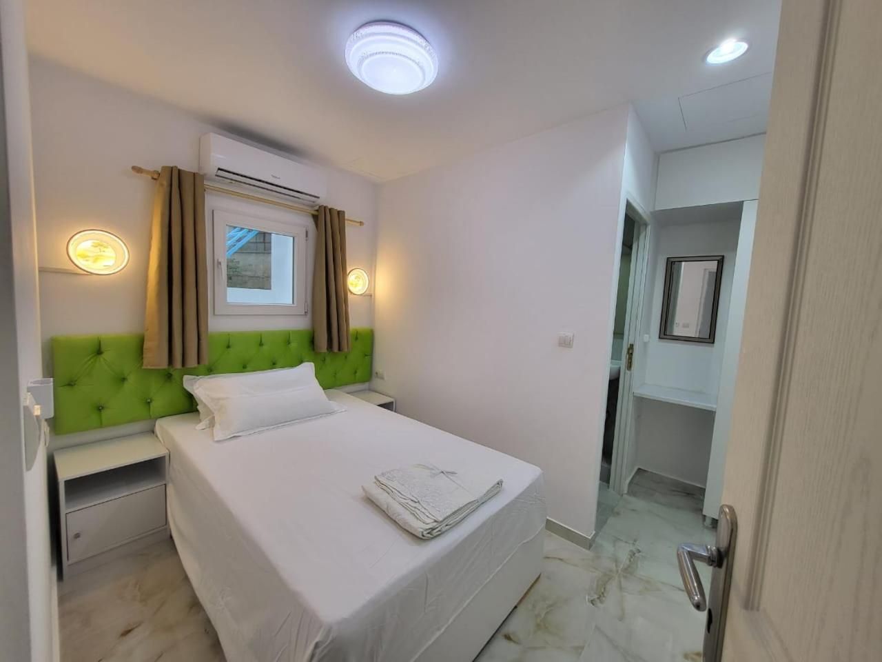 Standard Queen Room