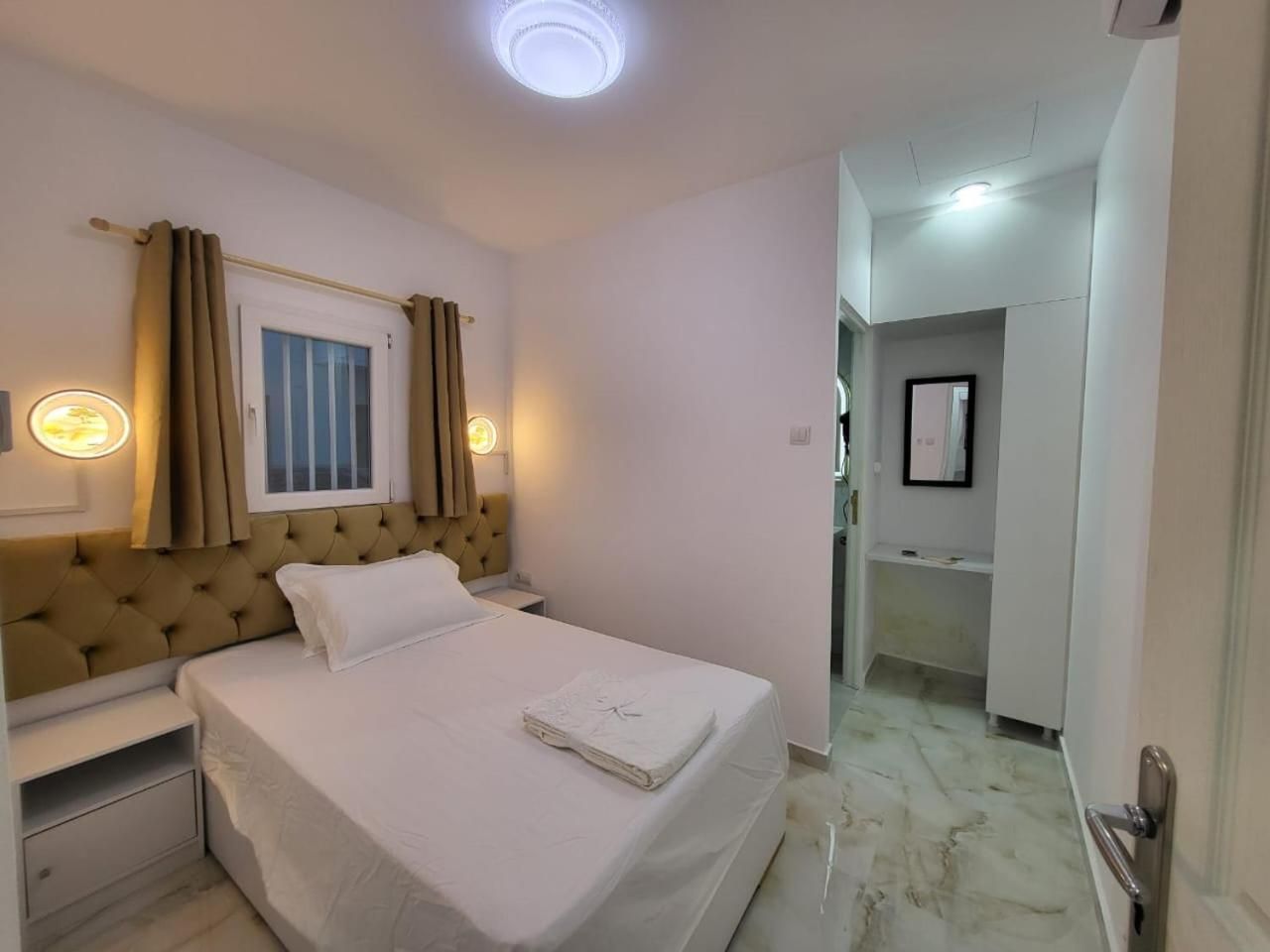 Standard Queen Room