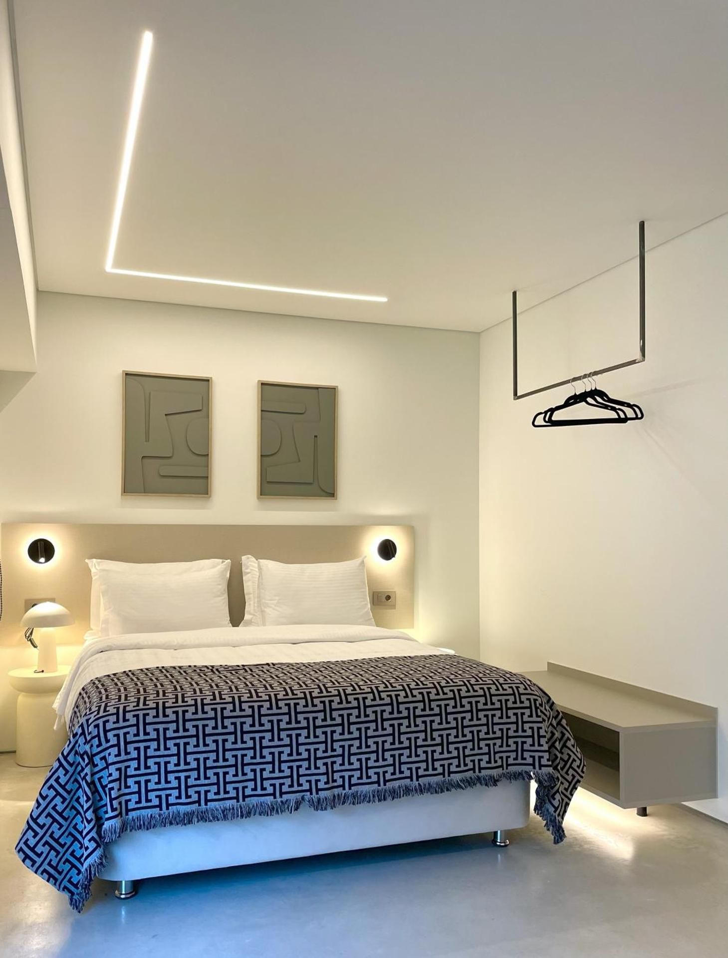 Studio Apartment with Balcony