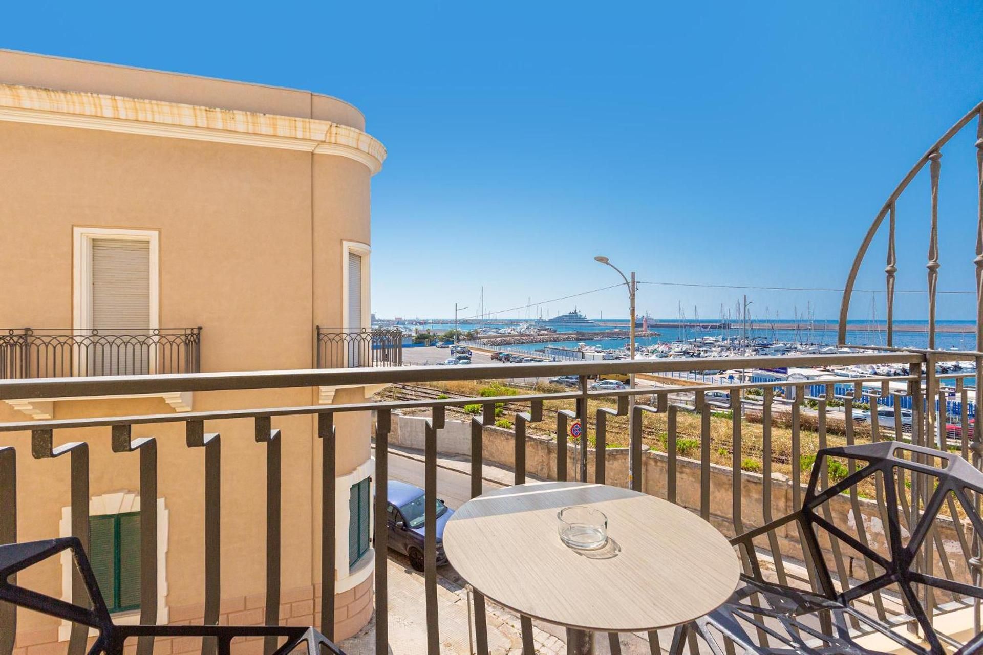 Deluxe Suite with Sea View