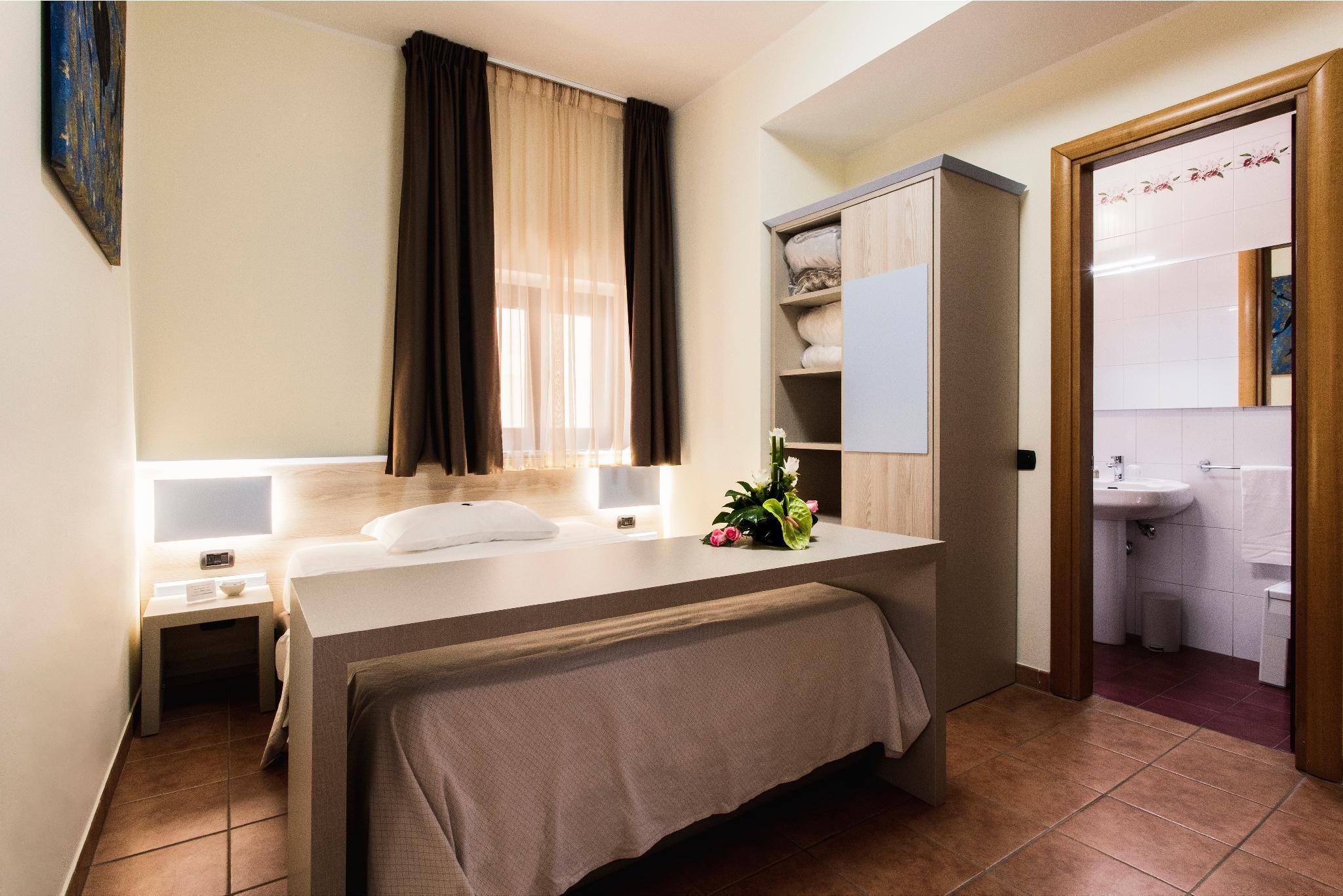 Hotel Fly Economy Double Single Use