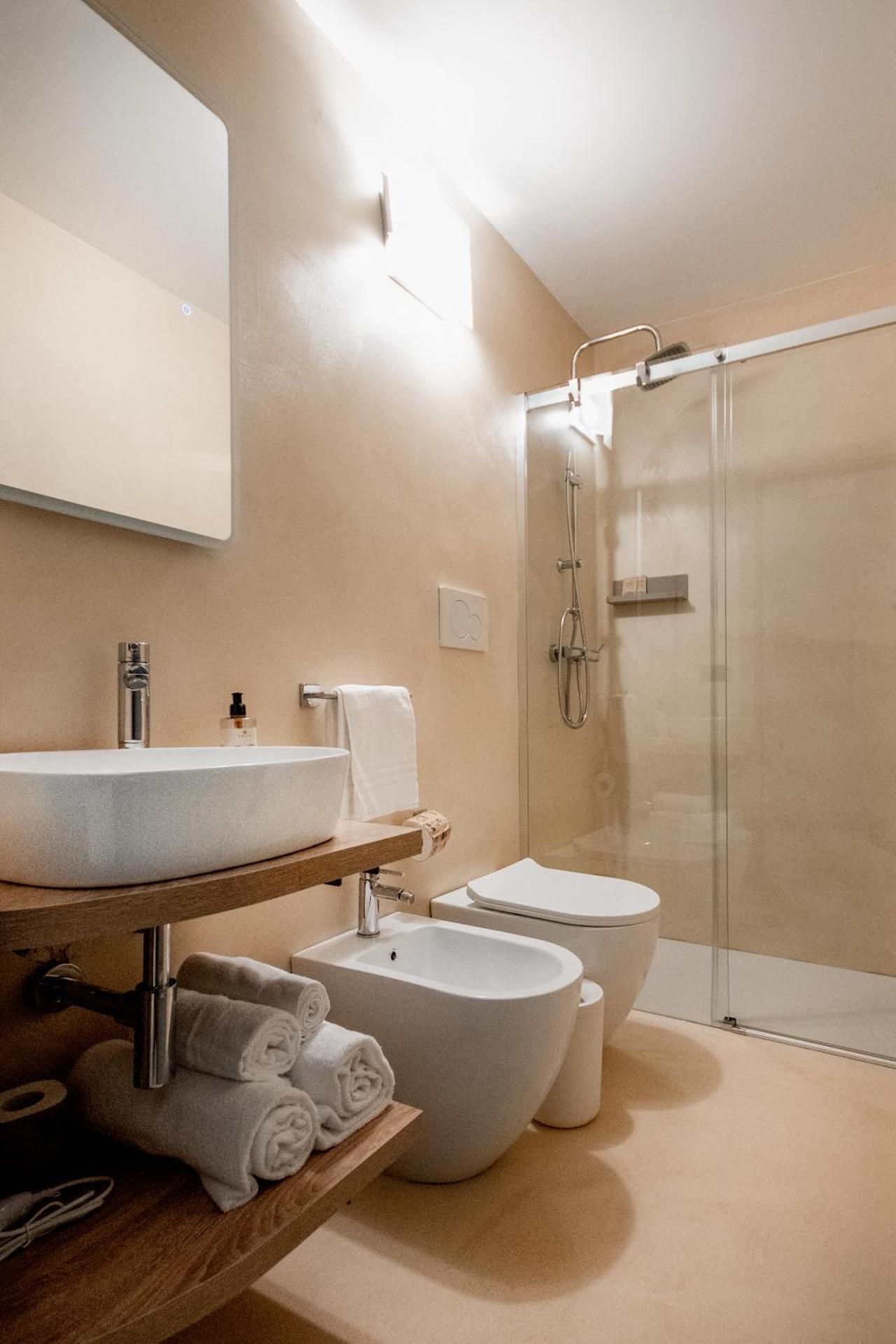 Standard Double Suite