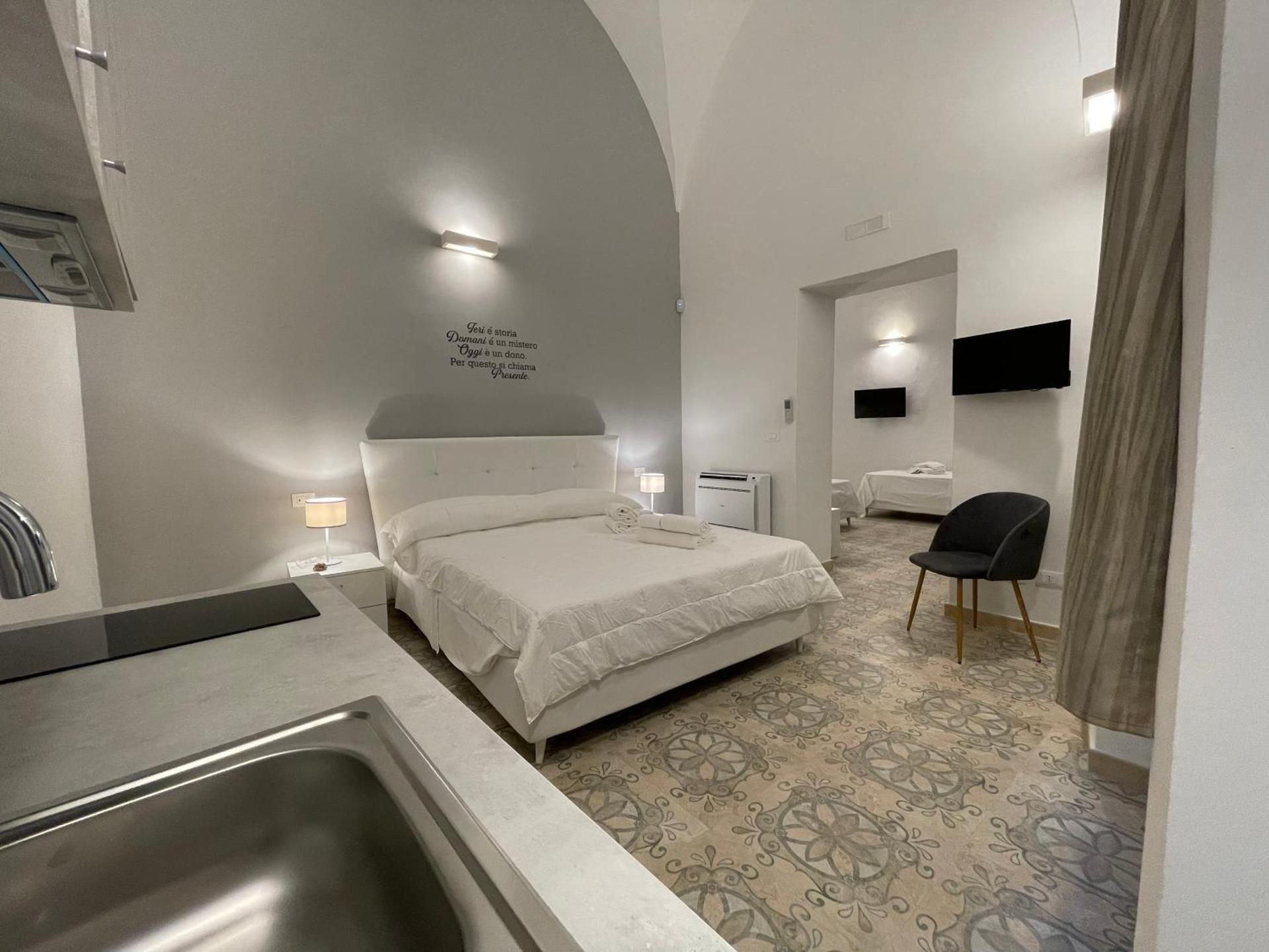 DELUXE APARTMENT