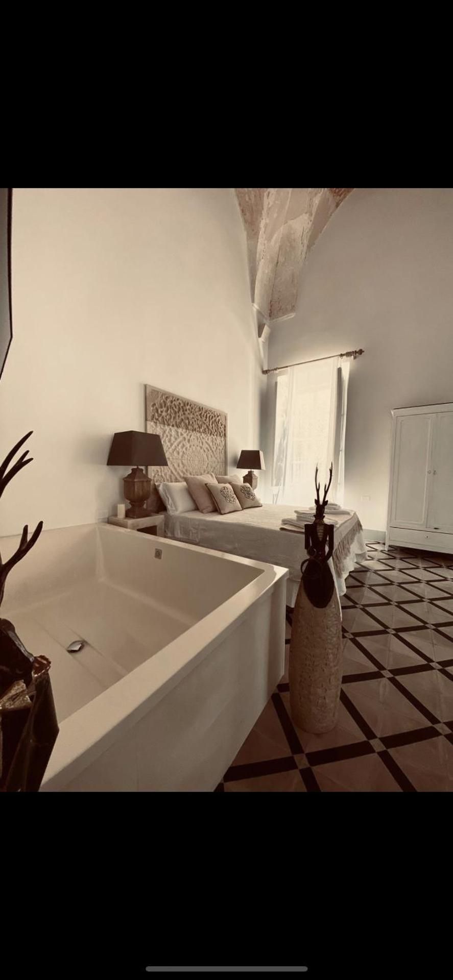 Deluxe King Suite