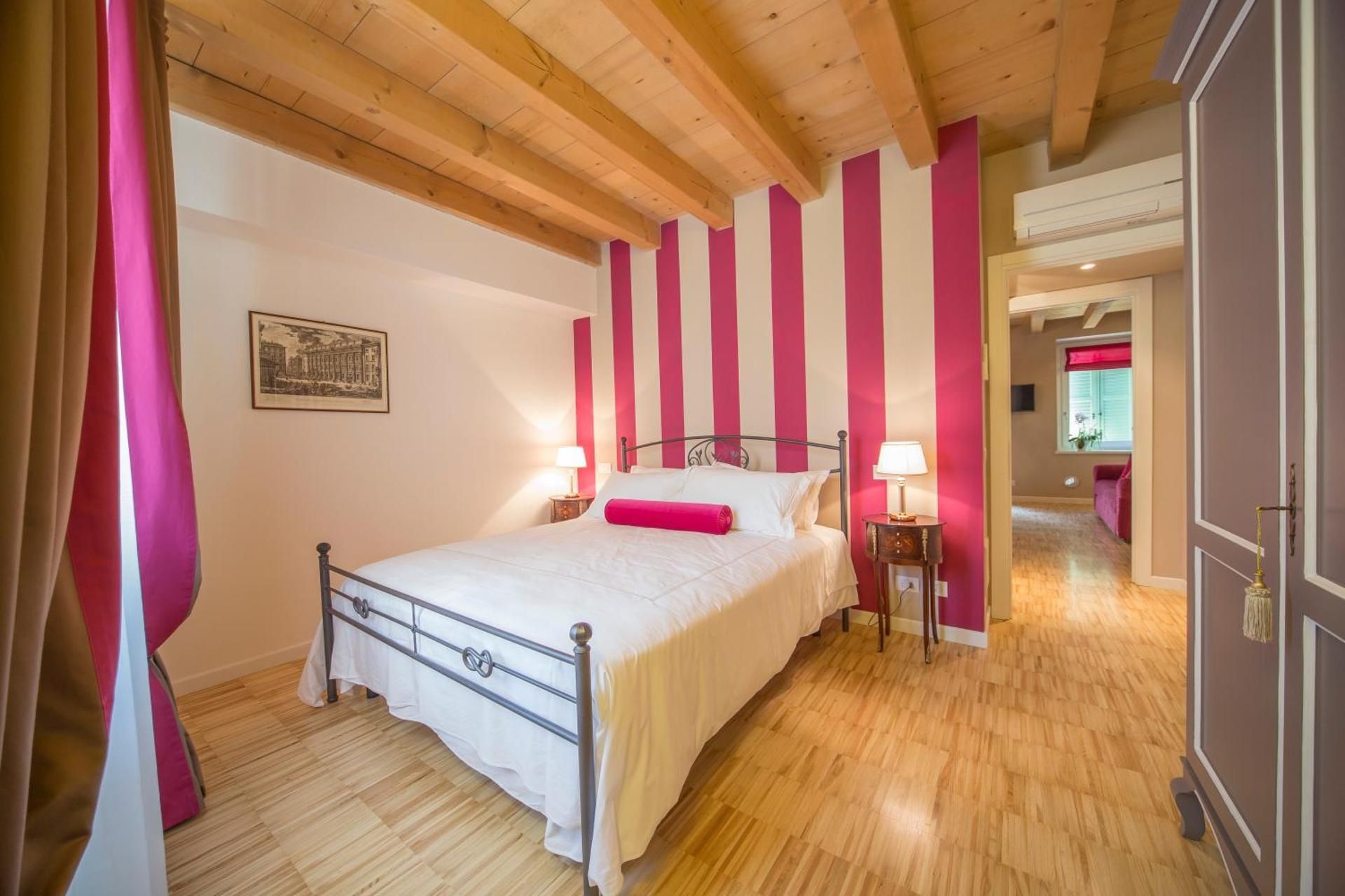 Two-Bedroom Apartment - Split Level