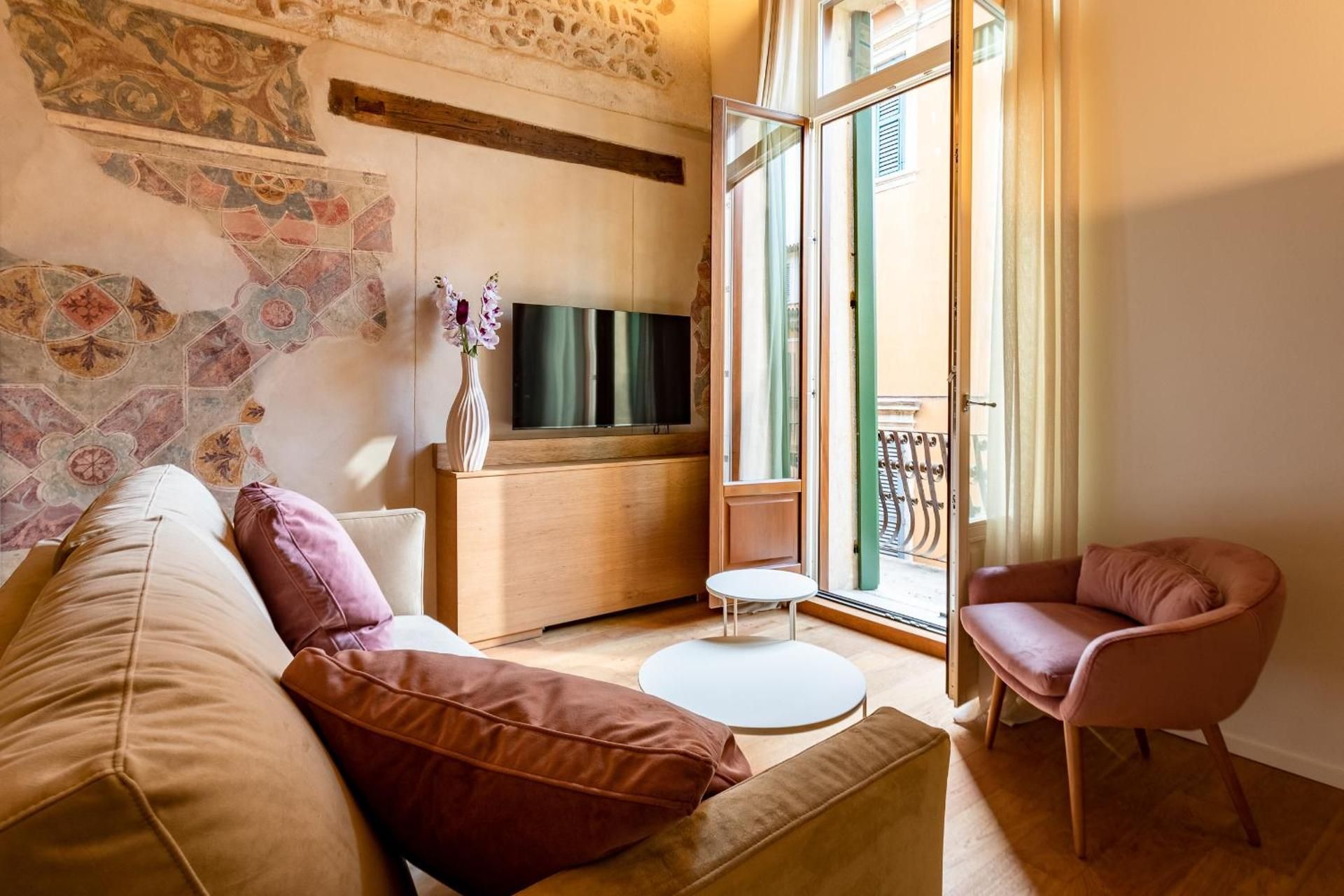 Superior One-Bedroom Apartment with Balcony