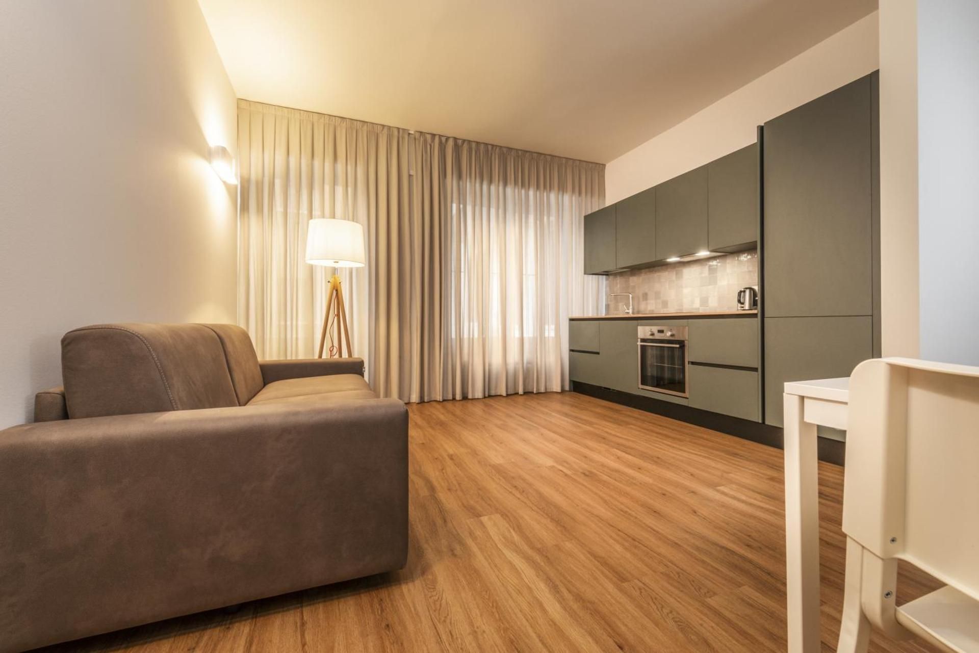 DELUXE APARTMENT