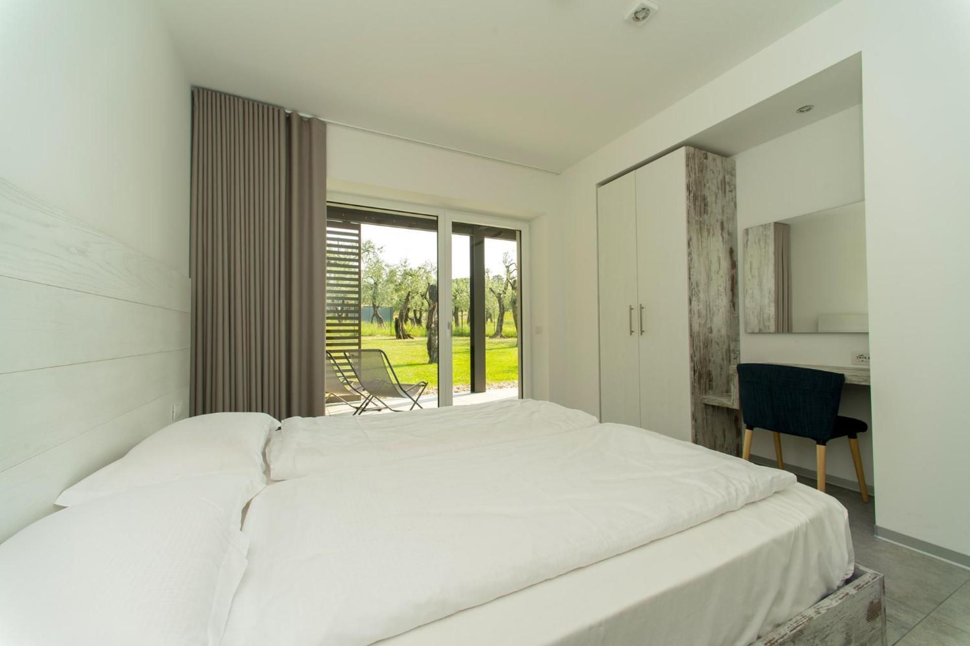 Apartment with Garden View