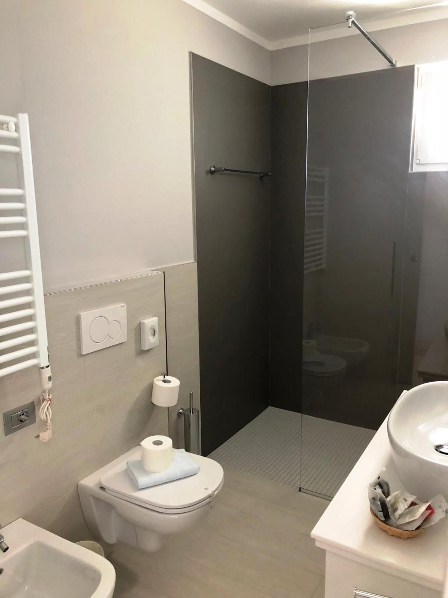 Superior Family Room with Lake View (2 Adults + 1 Child)