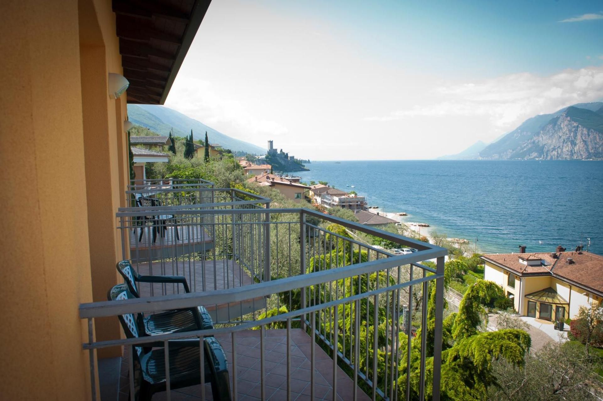 Standard Double or Twin Room with Lake View
