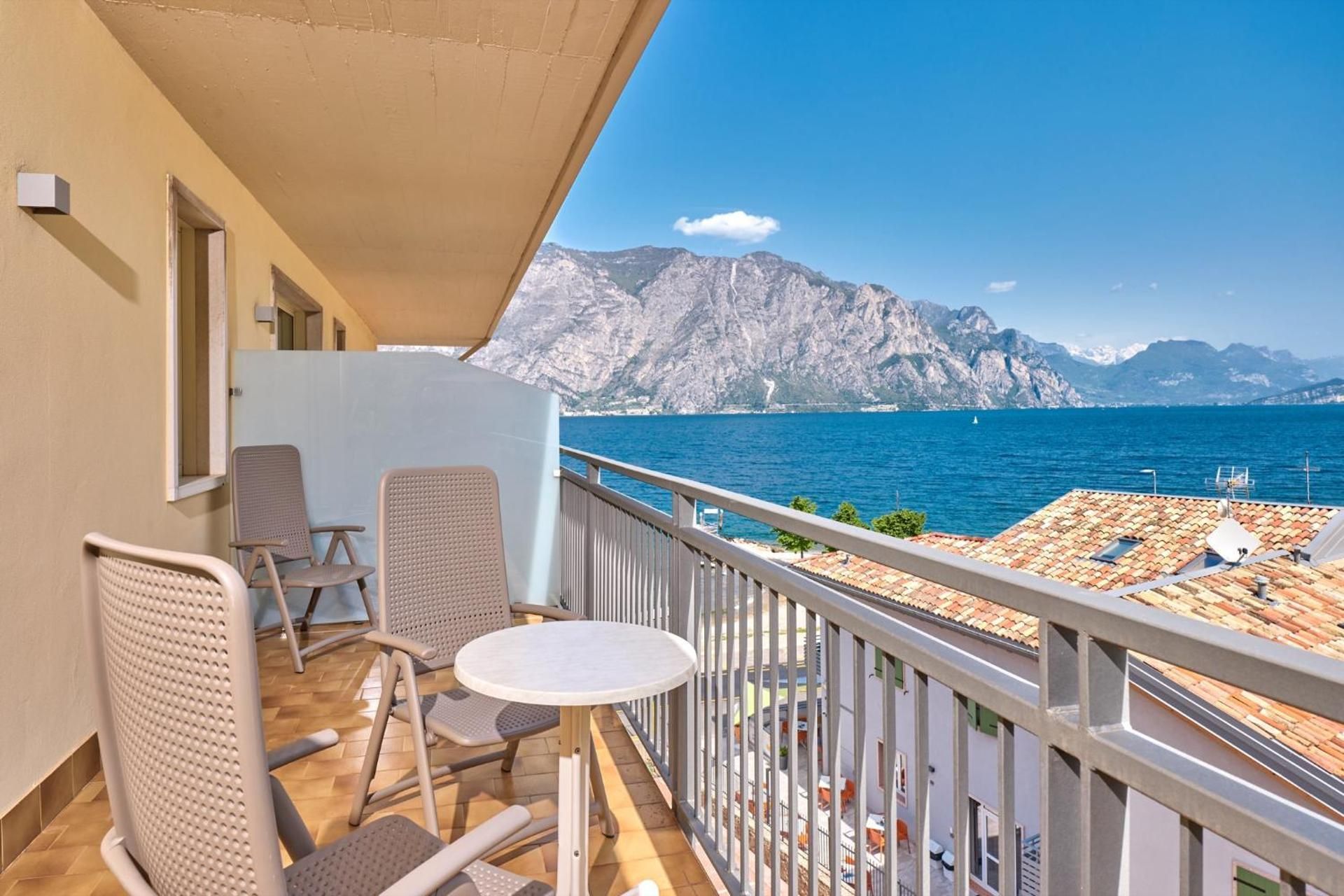 Triple Room with Lake View