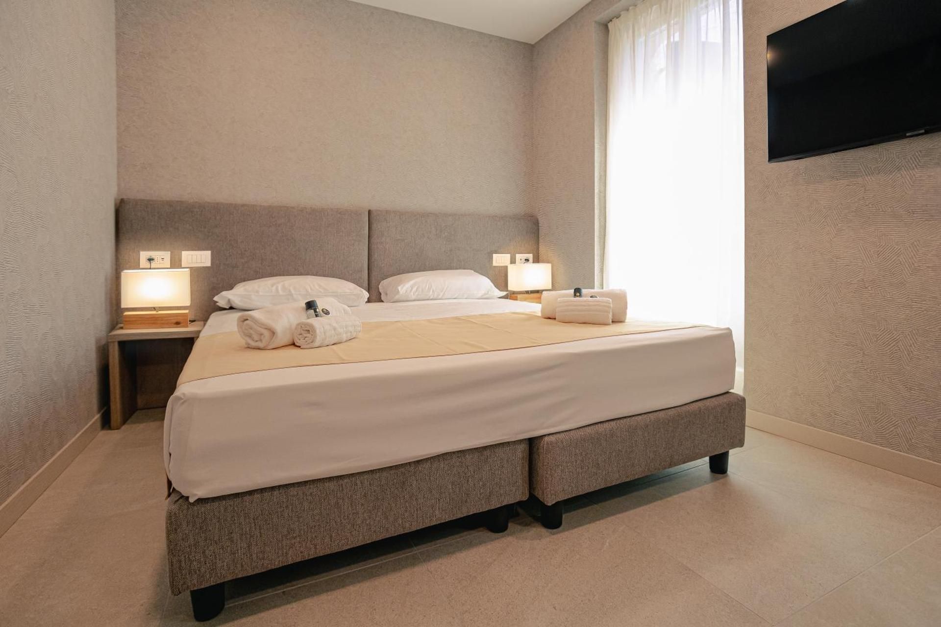 Deluxe Double Room with Shower