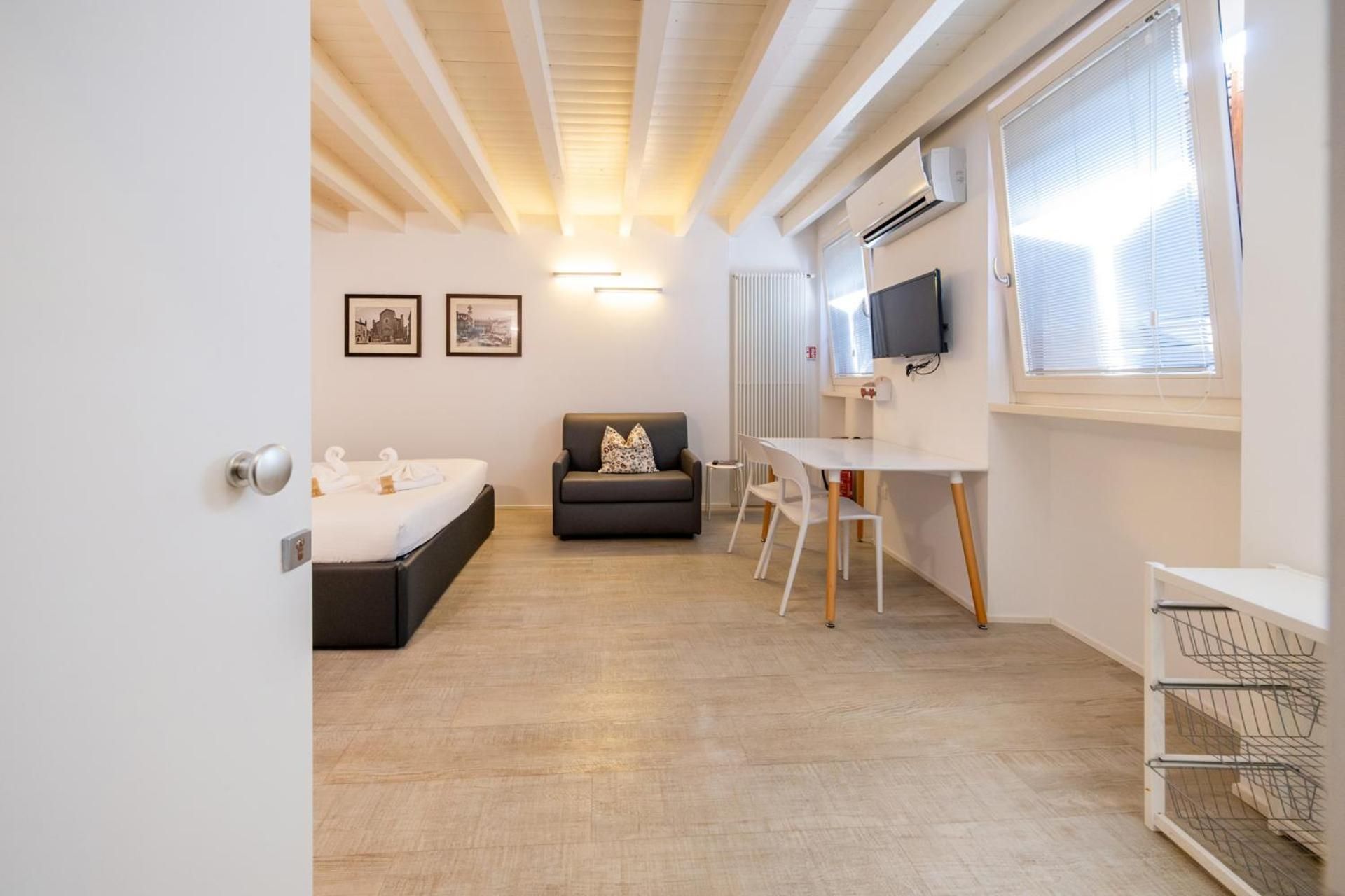 Studio Apartment with One Double Bed