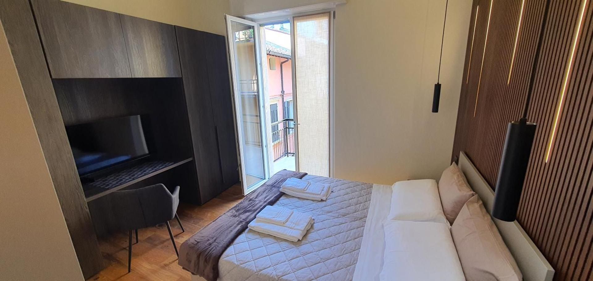 One-Bedroom Deluxe Apartment