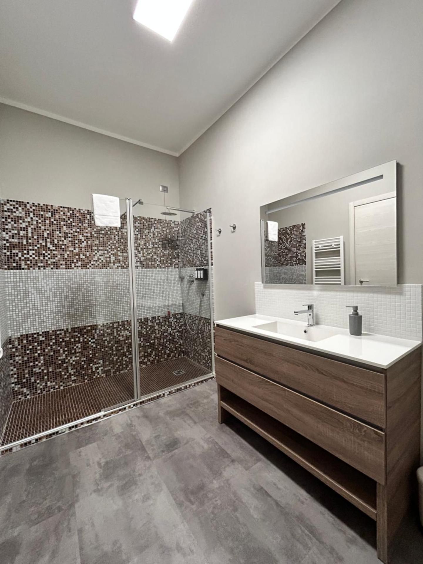 One-Bedroom Deluxe Apartment