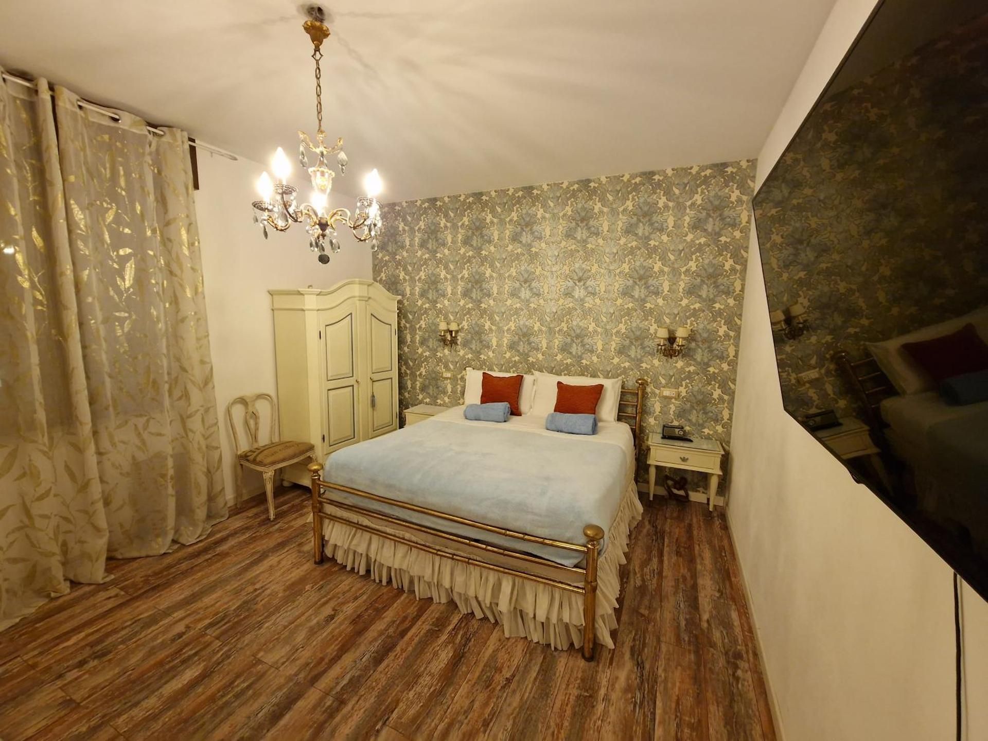 Quadruple Room with Shared Bathroom