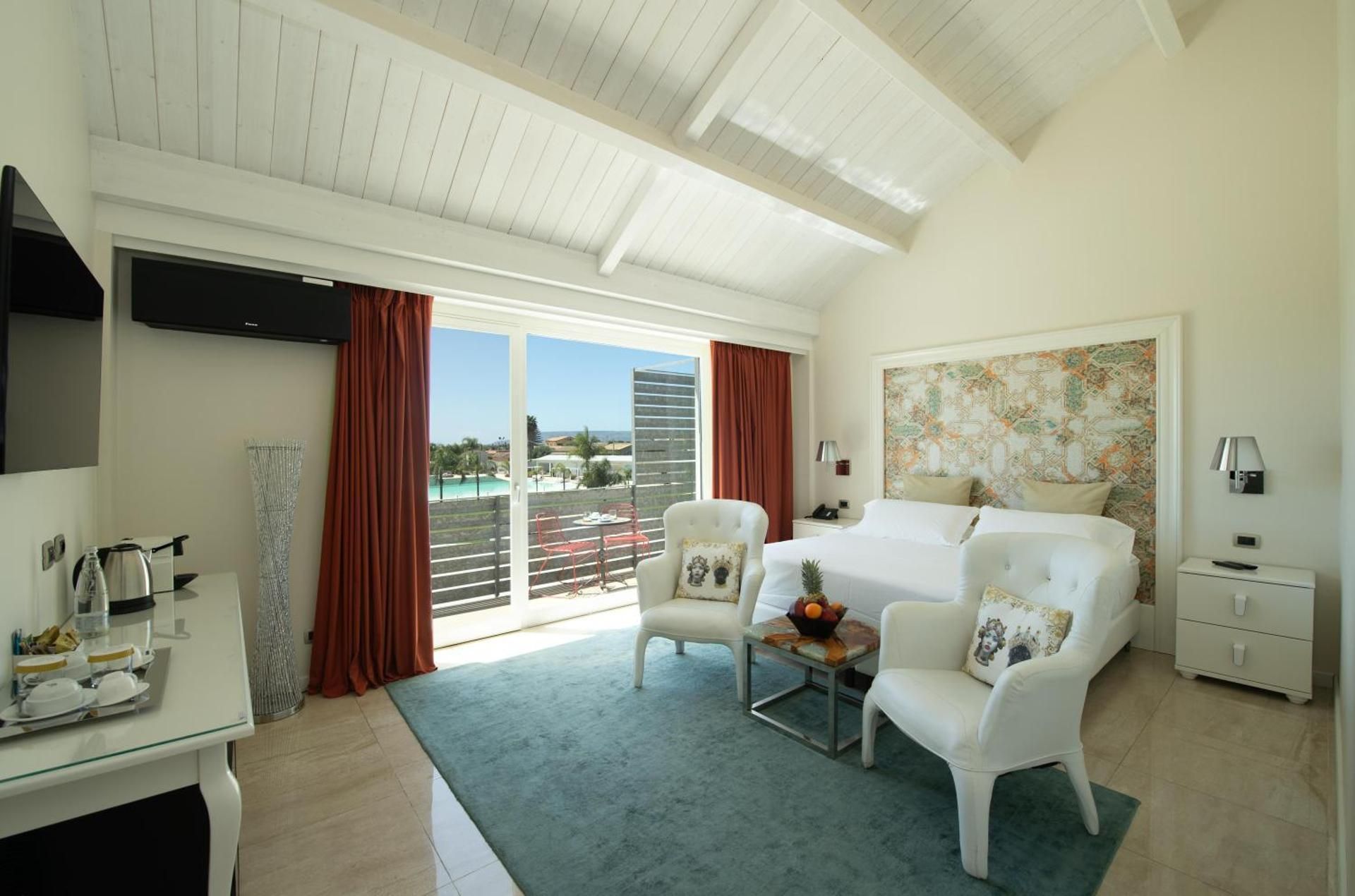 King Suite with Pool View