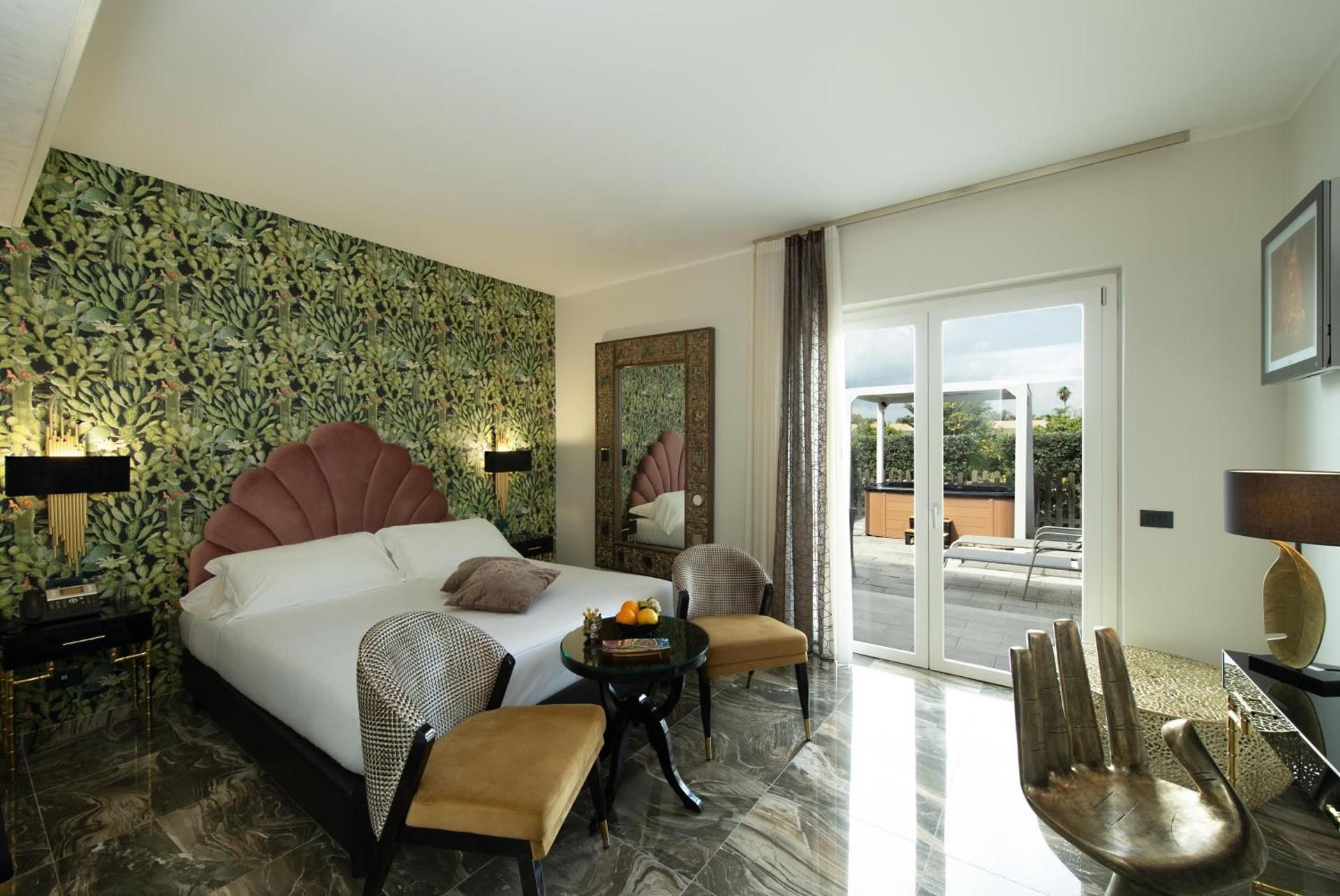 Suite with Hot Tub - Separate Building