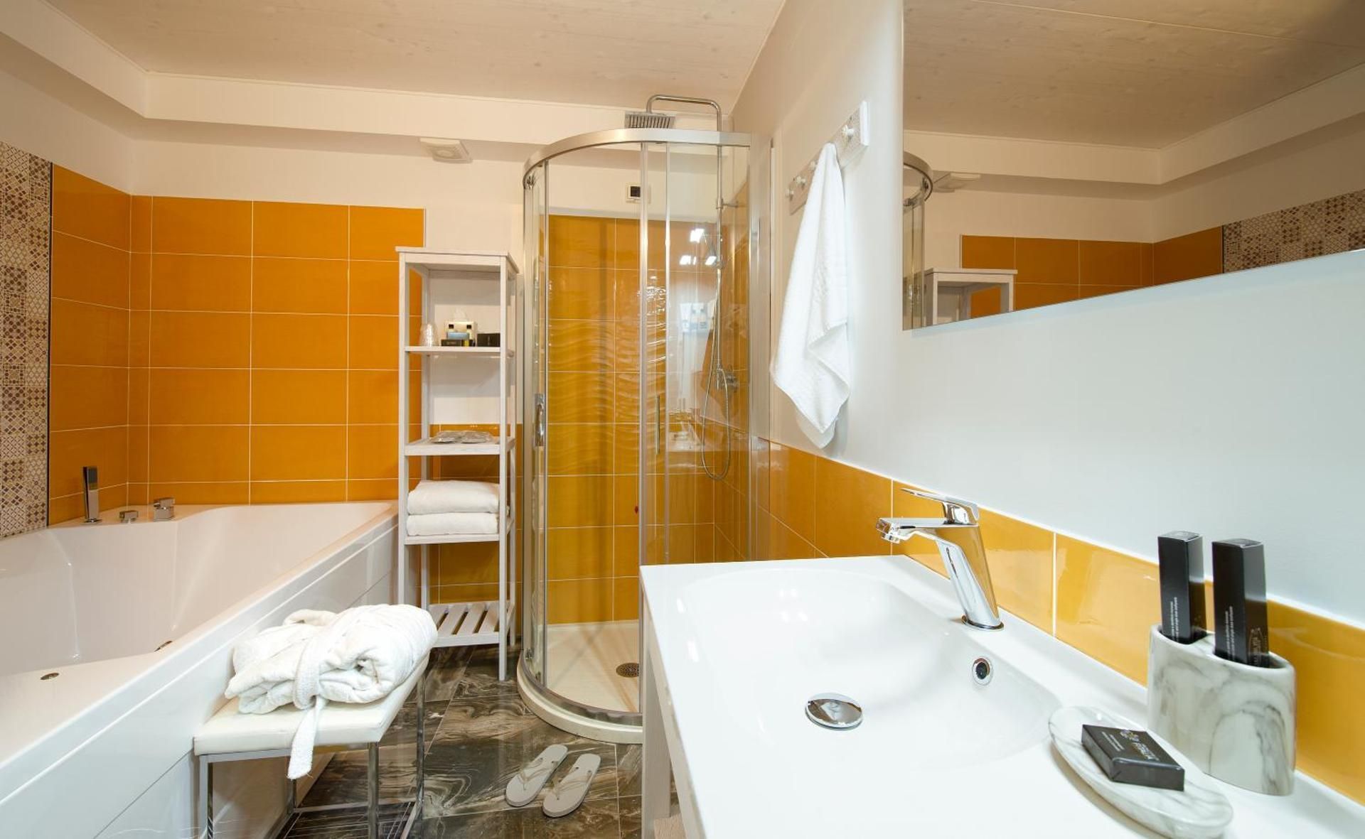 Suite with Hot Tub - Separate Building
