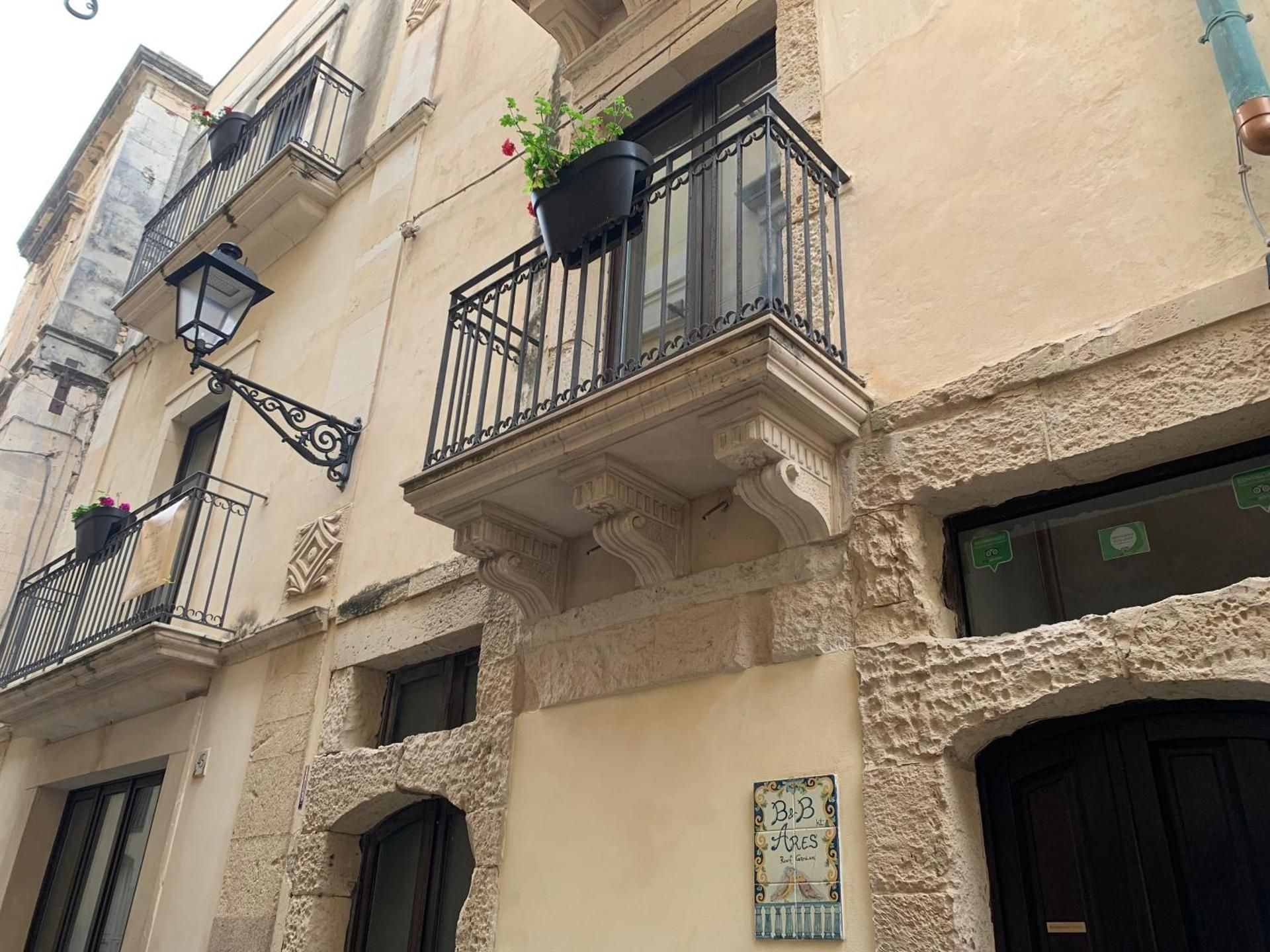 B&B Ares Charme