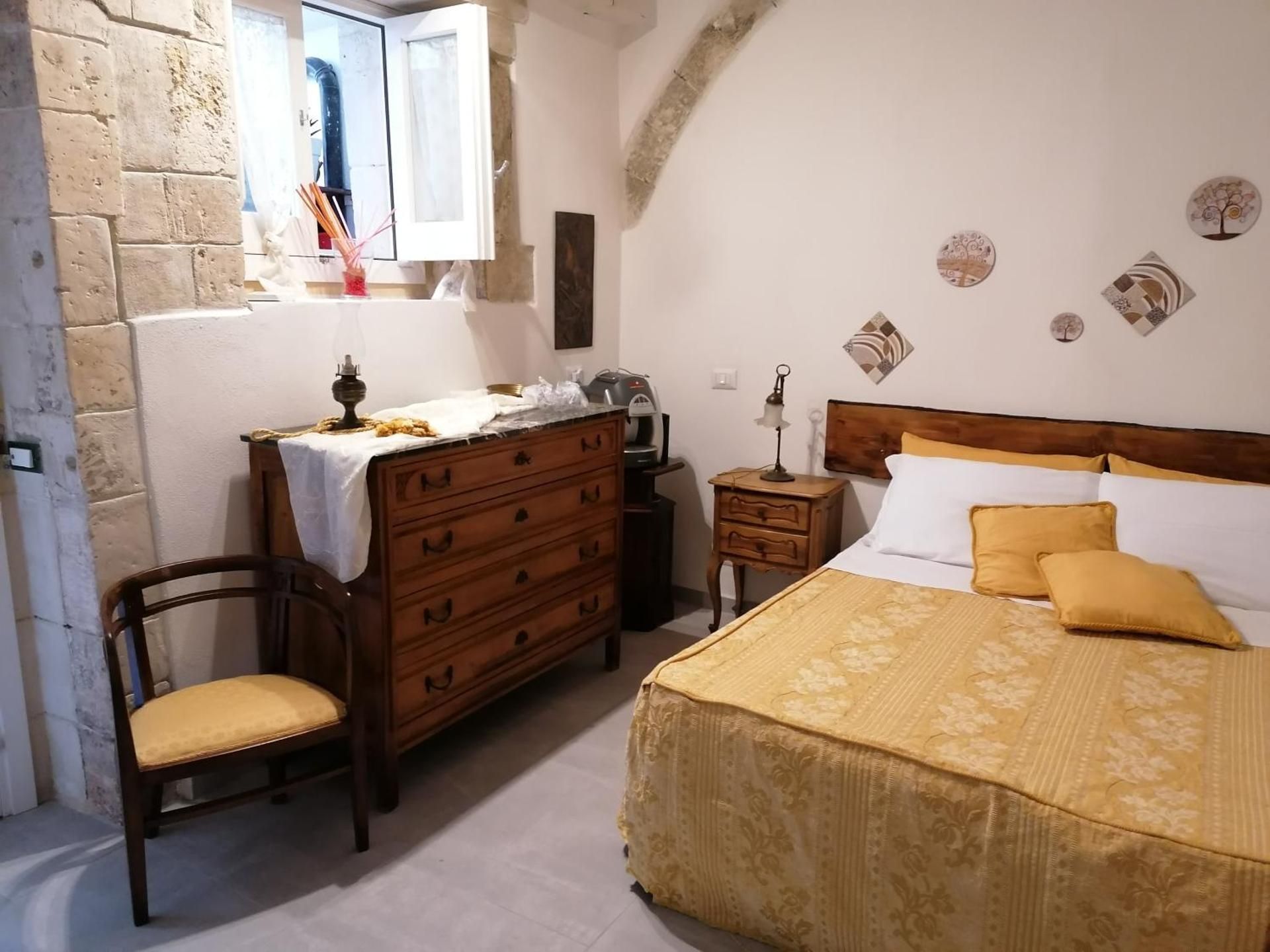Deluxe Room (2 Adults + 1 Child)