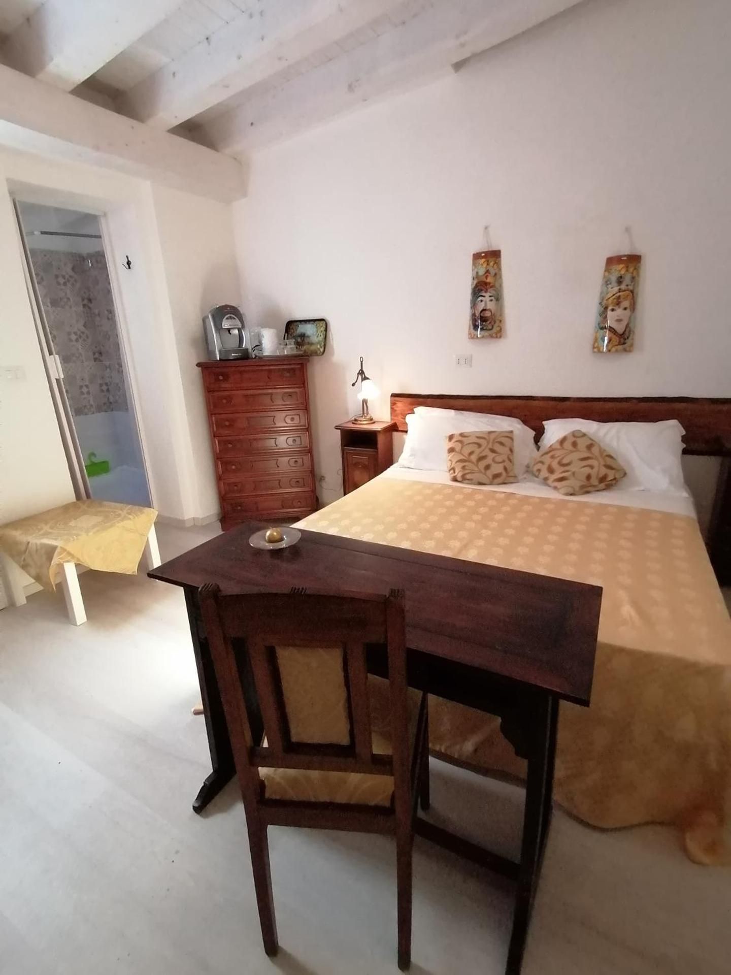 Deluxe Room (2 Adults + 1 Child)