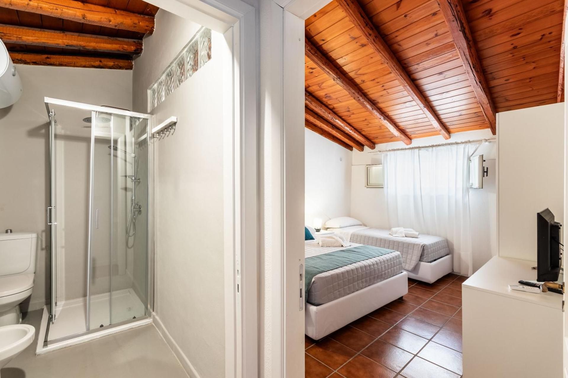 Standard One-Bedroom Apartment with Jacuzzi