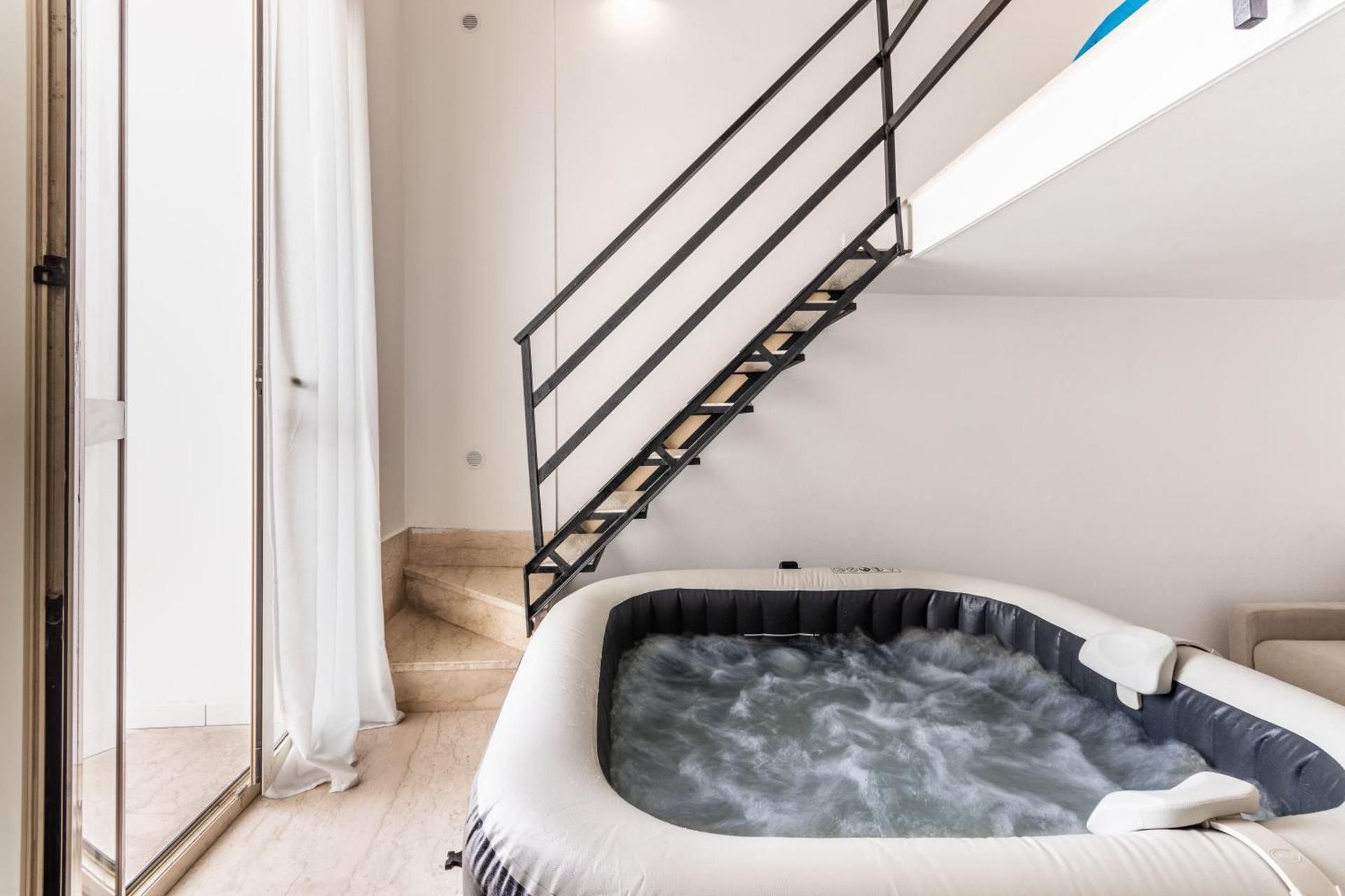 One-Bedroom Apartment with Sea View and Jacuzzi