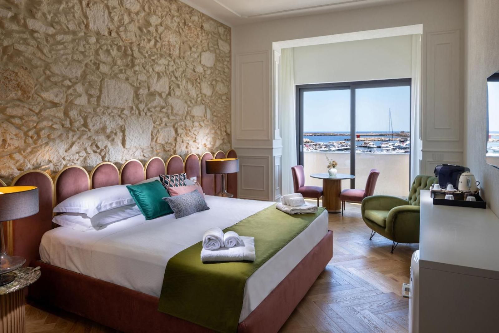 Deluxe Double Room with Balcony and Sea View