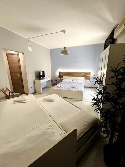 Deluxe Room (2 Adults + 1 Child)