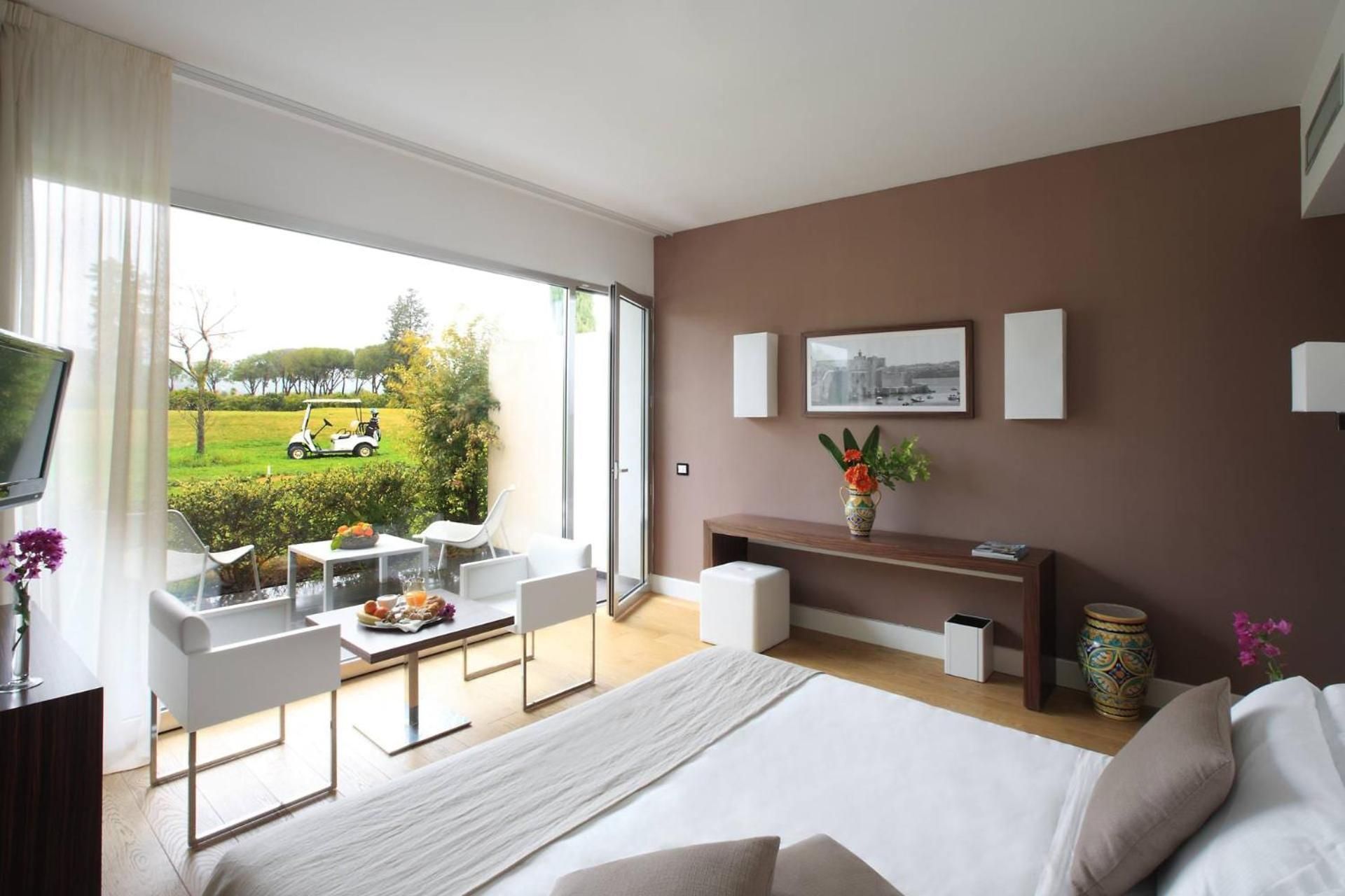 1 Queen Bed, Accessible Room