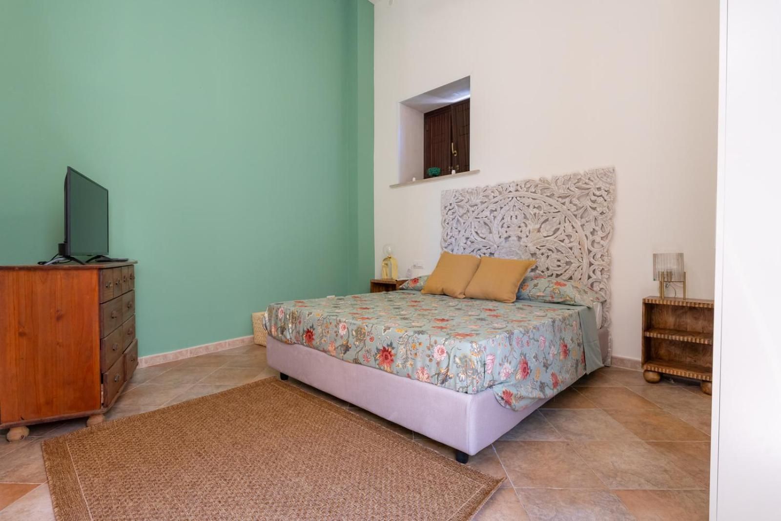 Deluxe Room (2 Adults + 1 Child)