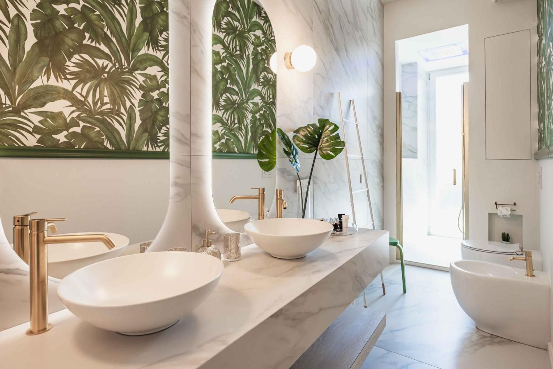 Gaby Lake Suites King Room with Lake View 3