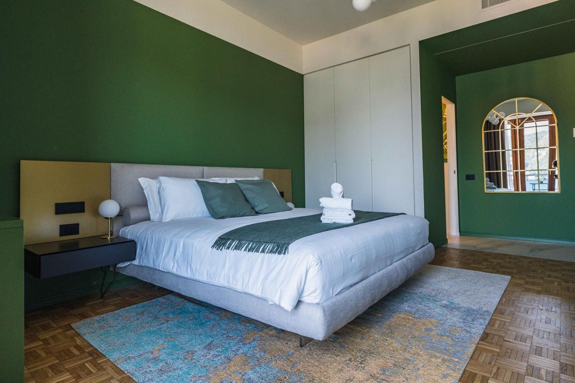 Gaby Lake Suites King Room with Lake View 2