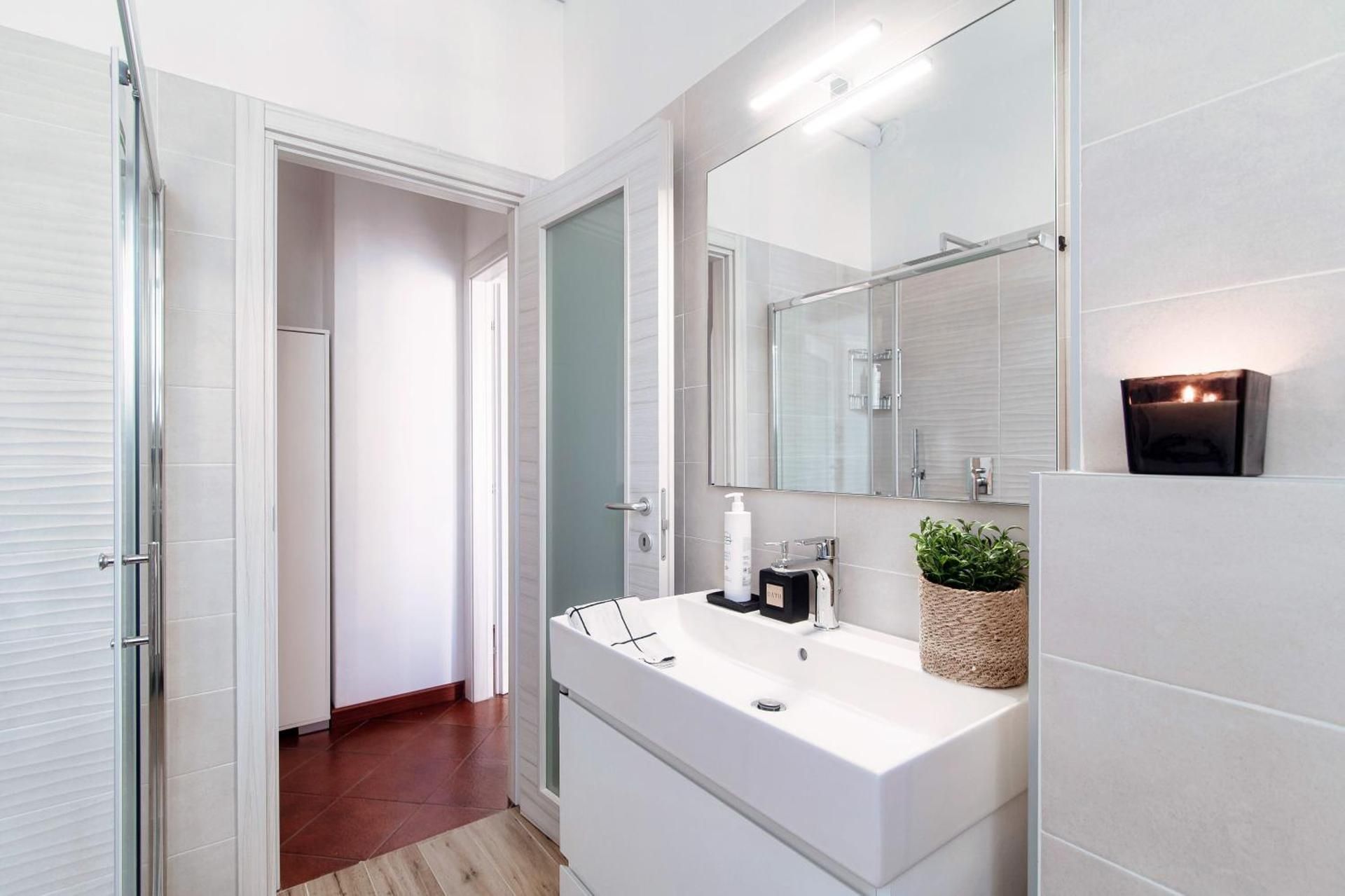 Zamenhof 9 - by MyHomeInComo One-Bedroom Standard Apartment 2