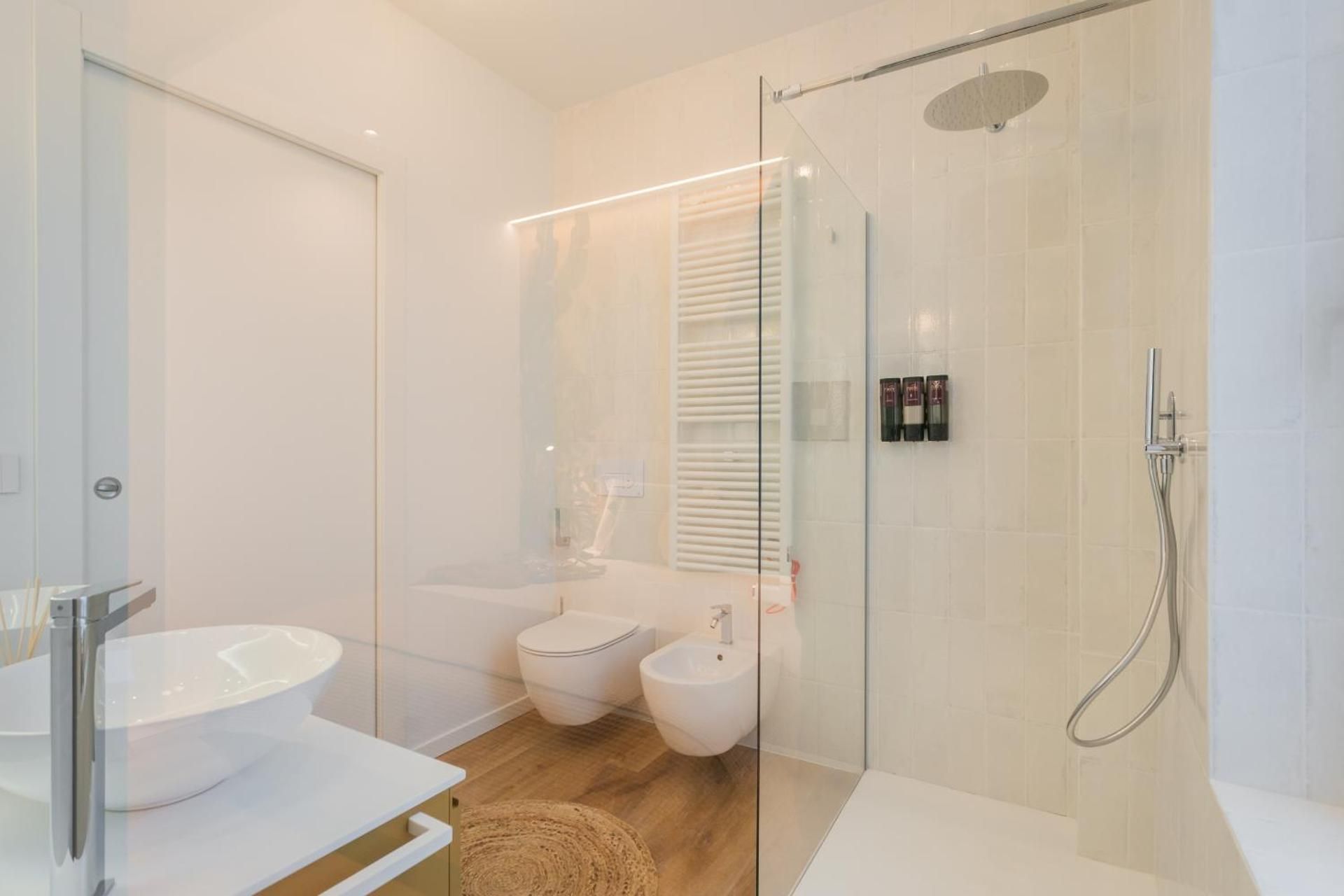 Rezia Apartments by Rent All Como One-Bedroom Apartment 2