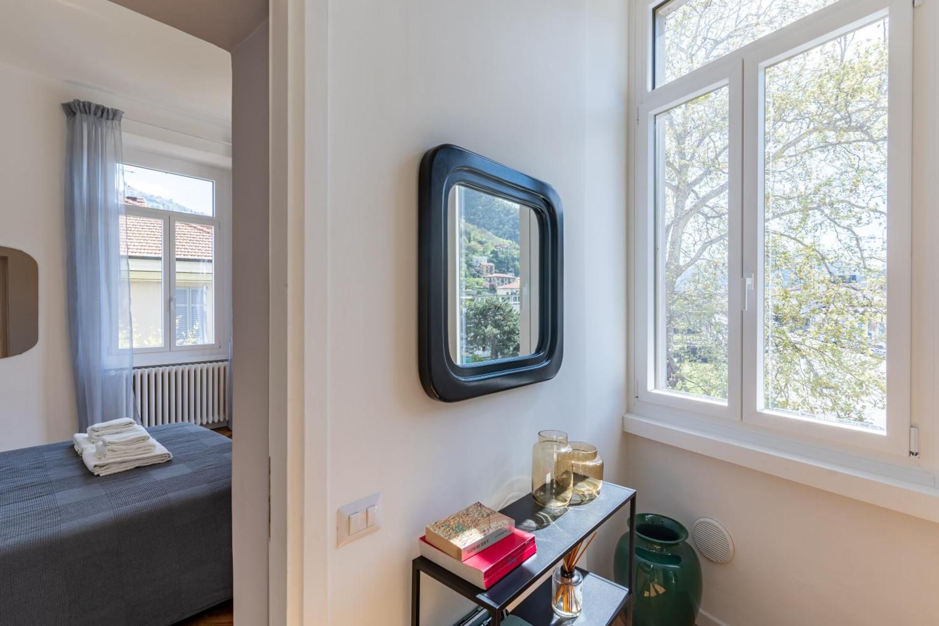 Lago Design Guest House - Como Center Deluxe Two-Bedroom Apartment with Garden View 2