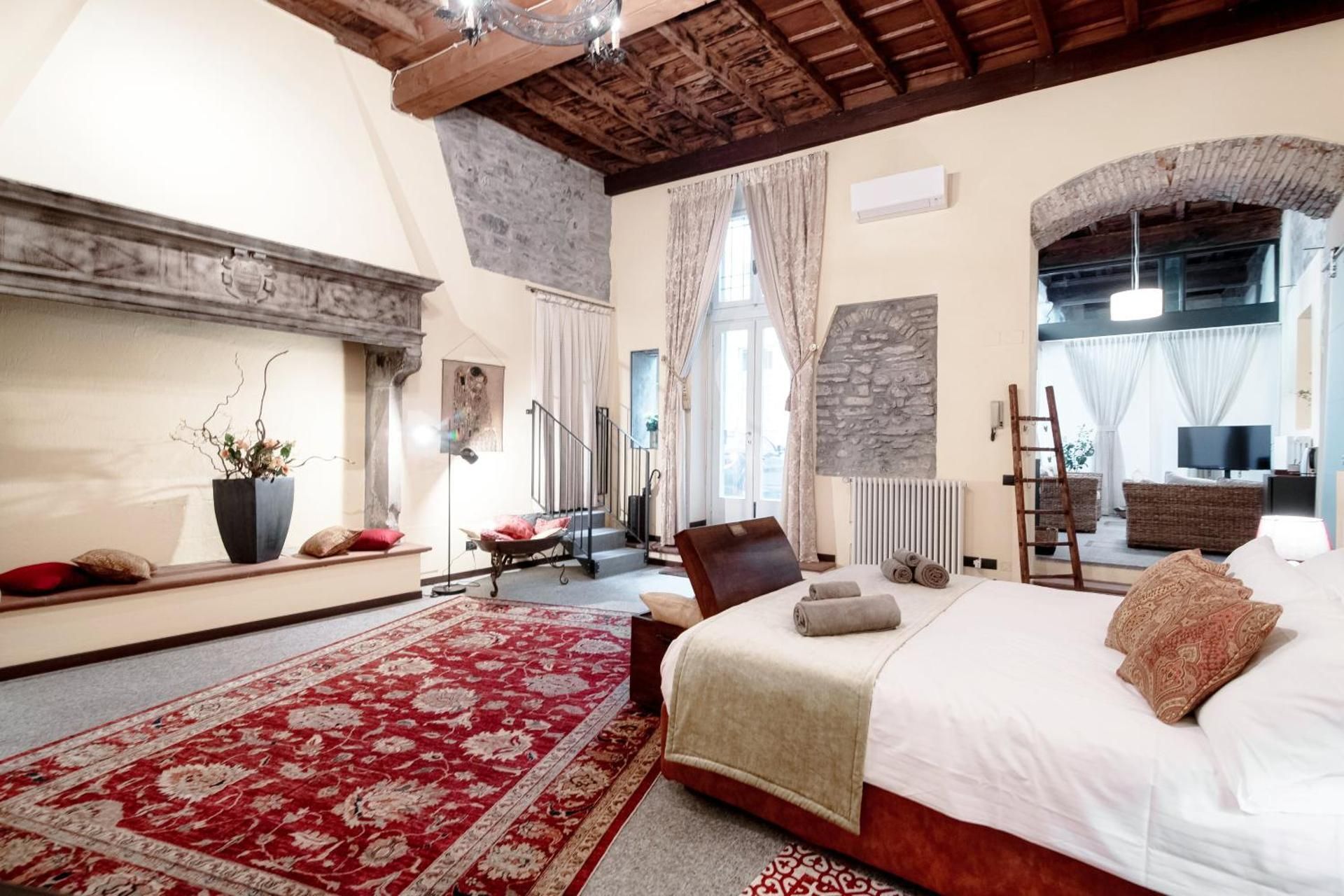 Historical Suites - The House Of Travelers Deluxe King Room 3