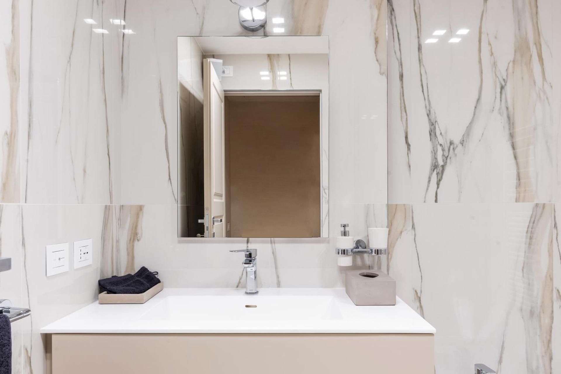 Palazzo Visconti - by MyHomeInComo One-Bedroom Apartment