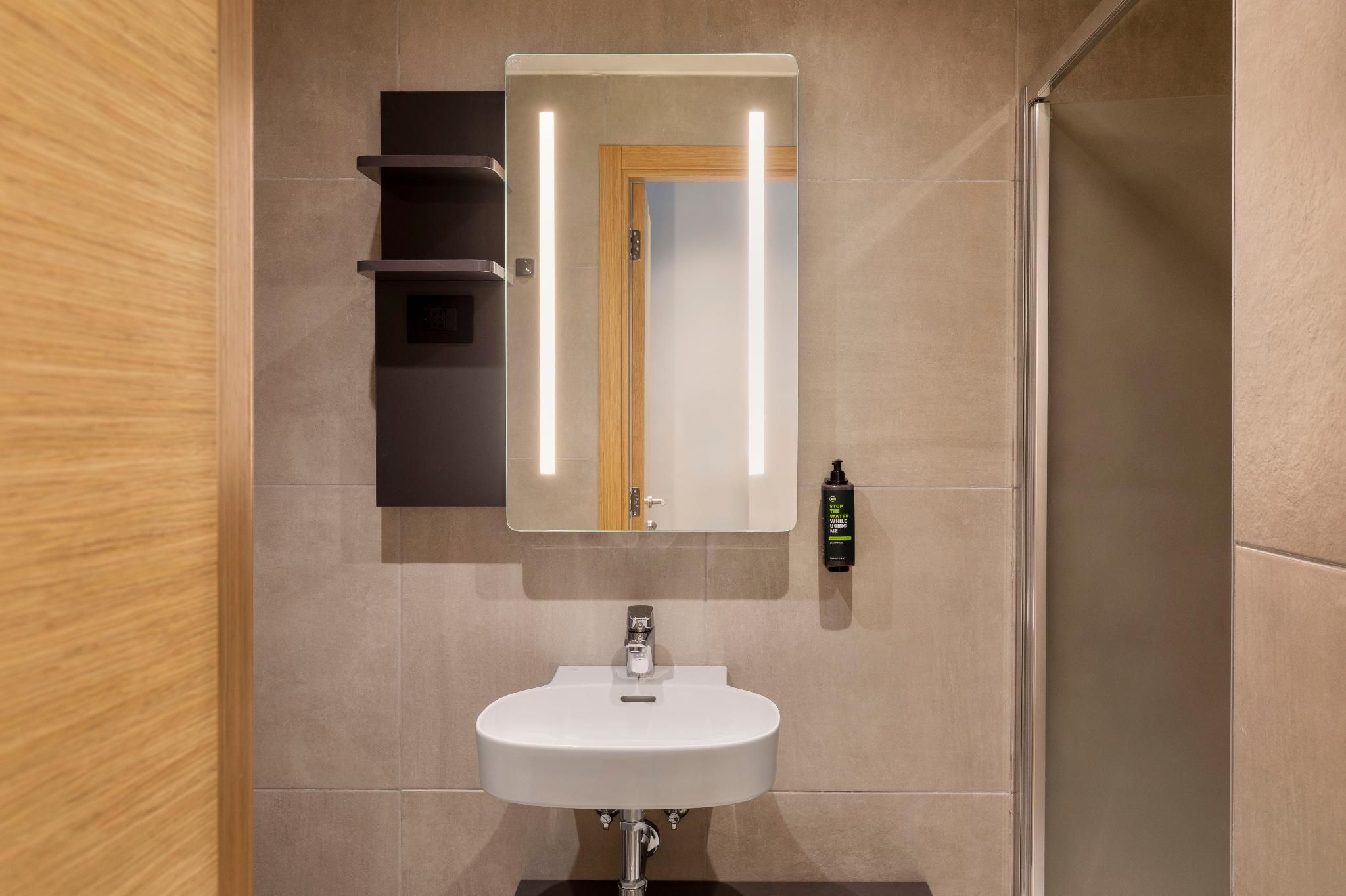 B&B HOTEL Como Baradello Standard Double Room 3