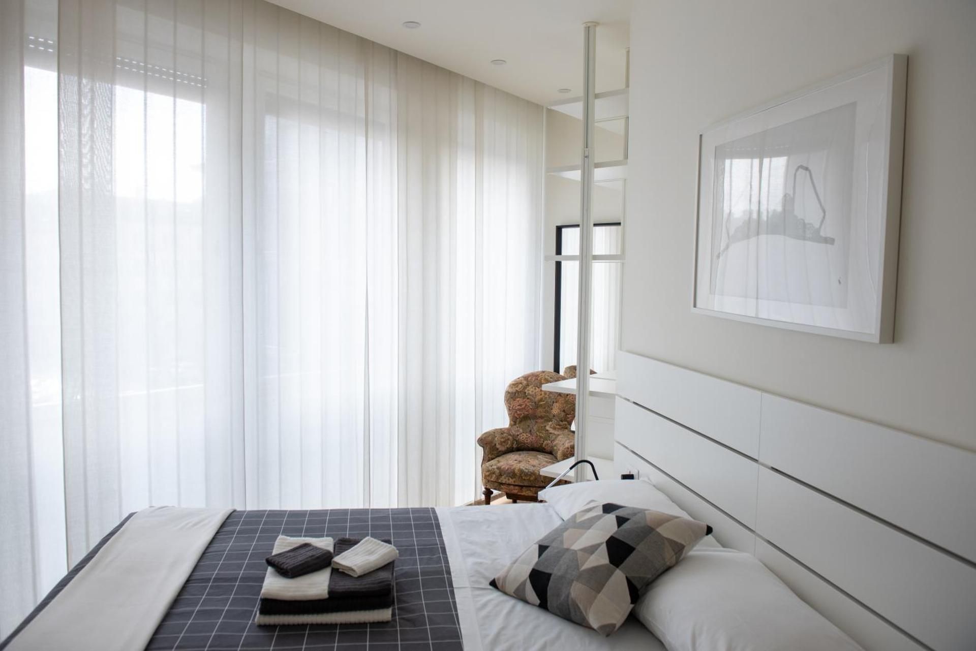 Deluxe Two-Bedroom Apartment - Separate Building