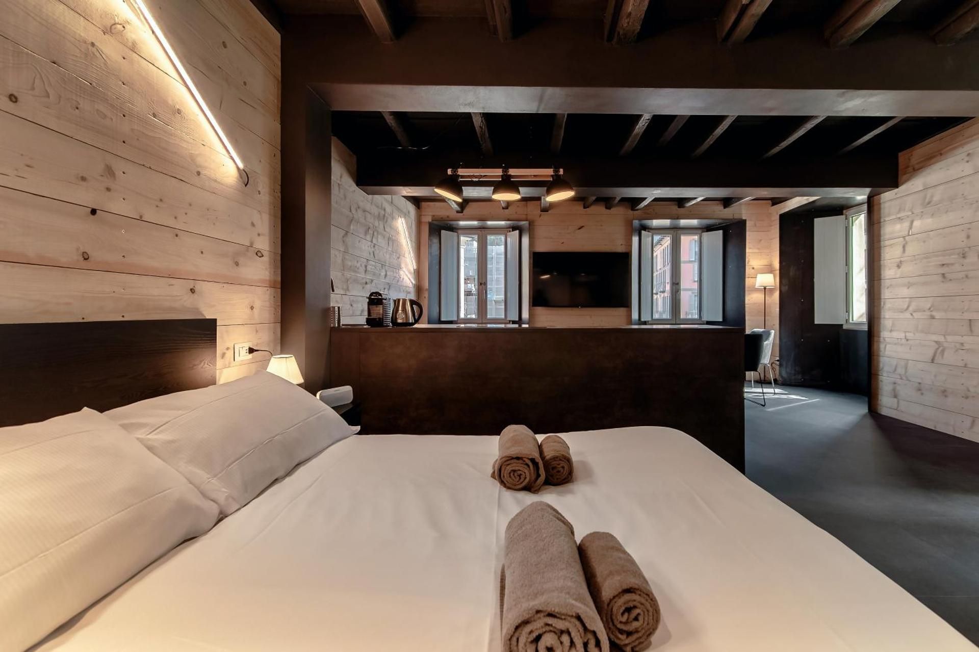 DELUXE APARTMENT